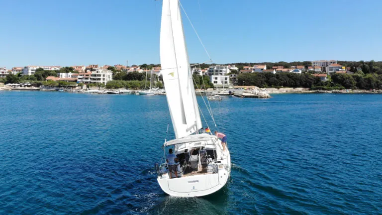 Oceanis 41.1 Pauline — фотография яхты 4