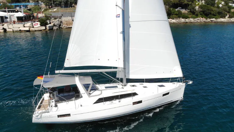 Oceanis 41.1 Pauline — фотография яхты 20