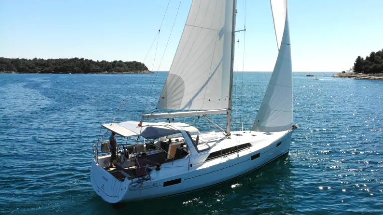 Oceanis 41.1 Pauline — фотография яхты 10