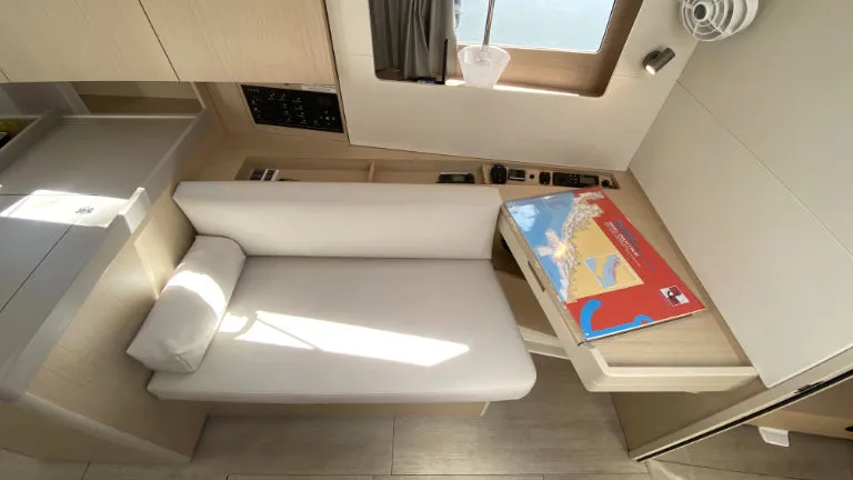 Oceanis 41.1 Pauline — фотография яхты 14