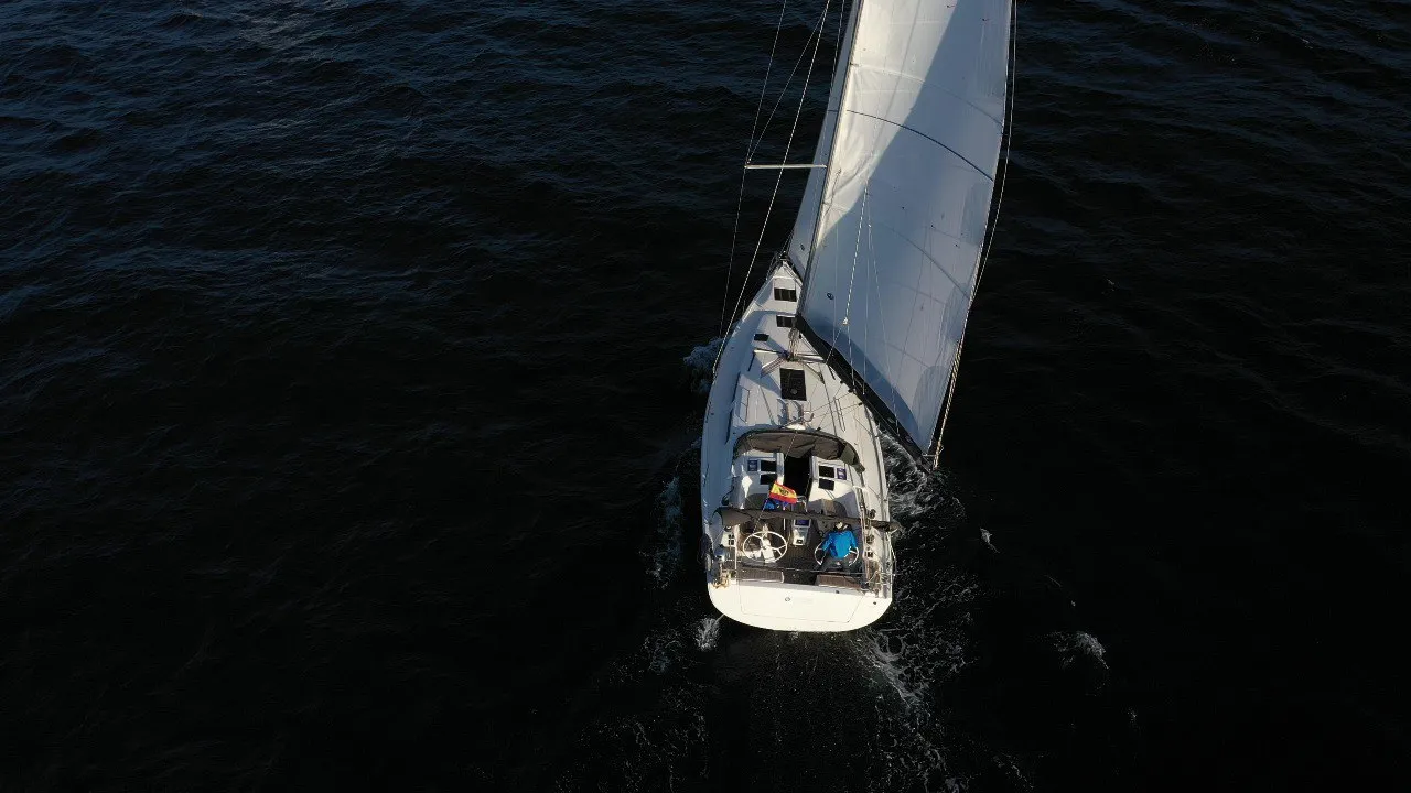 Hanse 415 Kraken — yacht photo 27