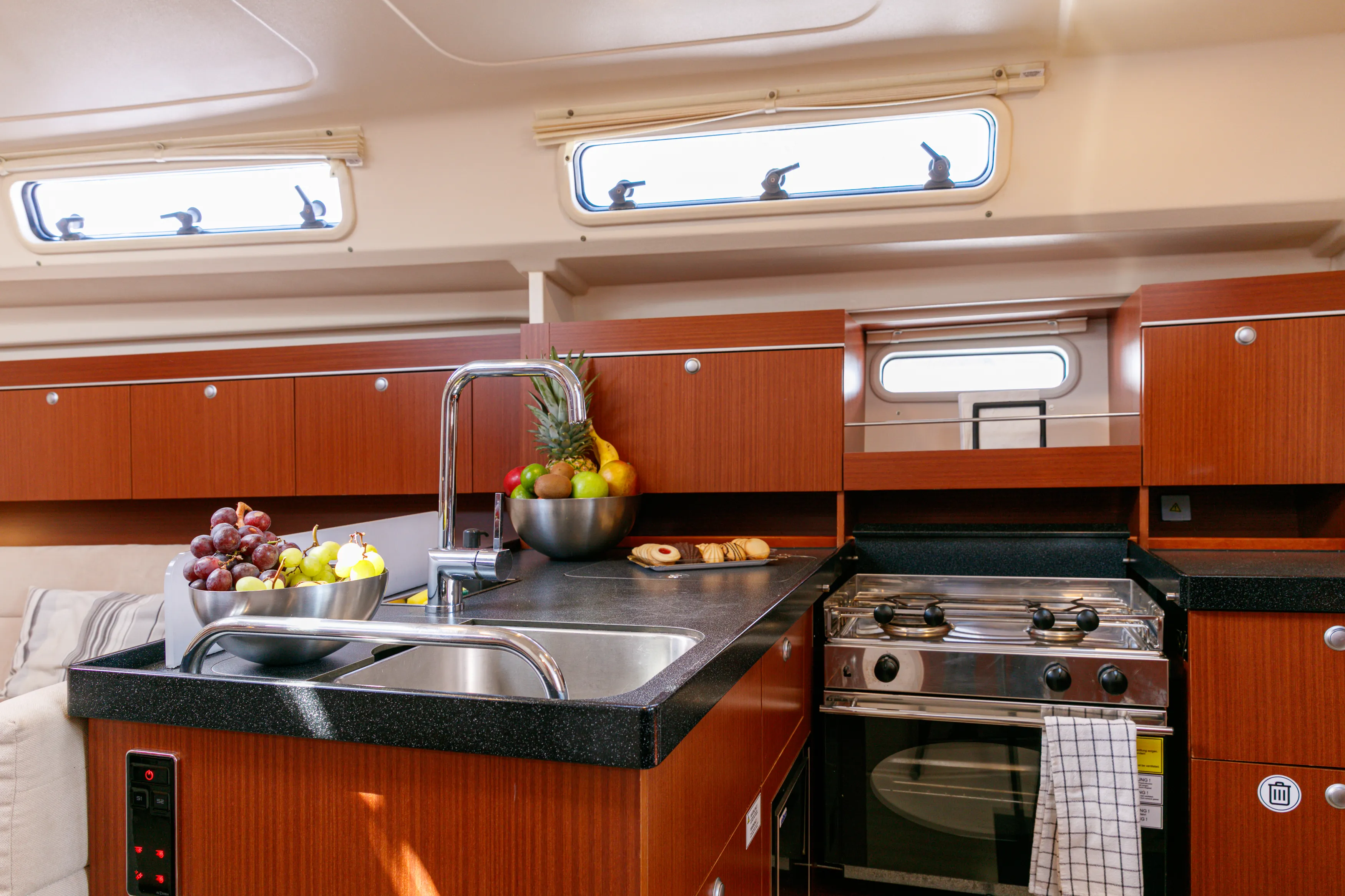 Hanse 415 Kraken — yacht photo 24