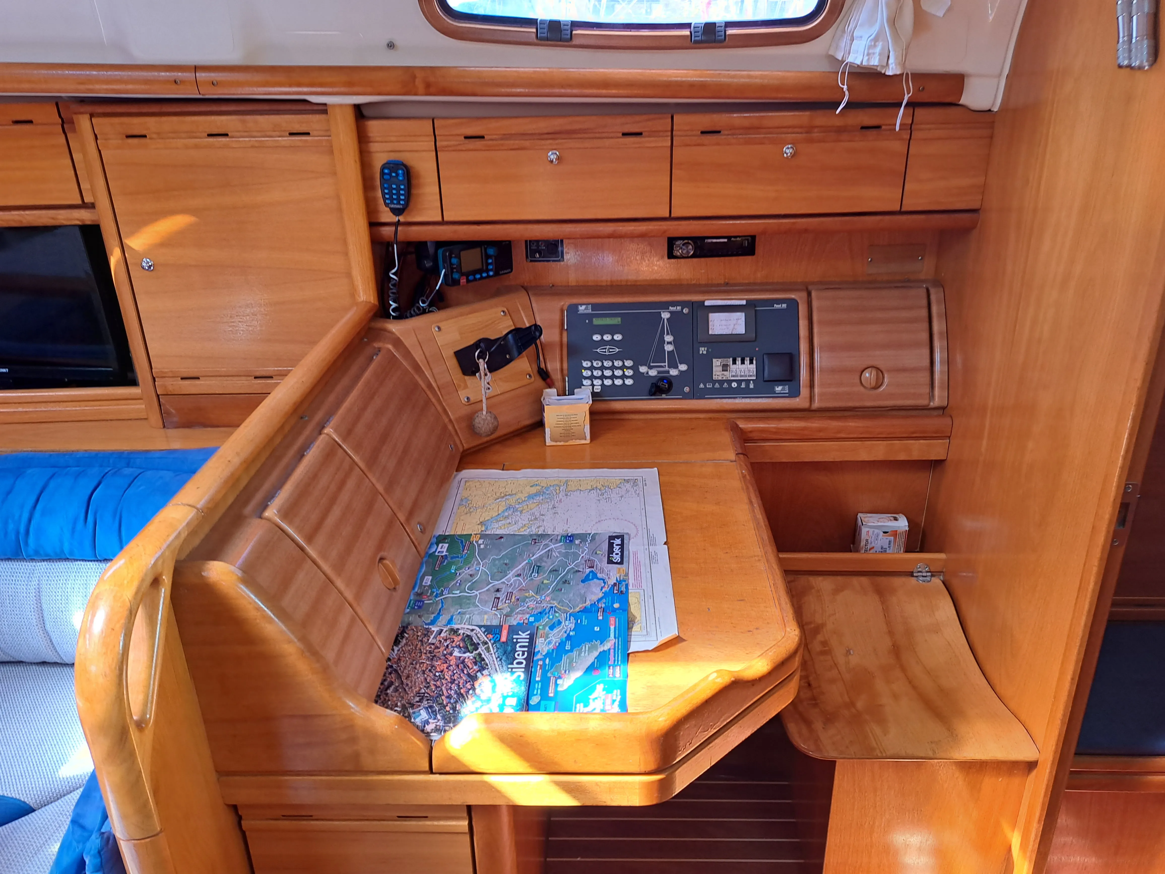 Bavaria 39 Cruiser Kaštelet — yacht photo 12