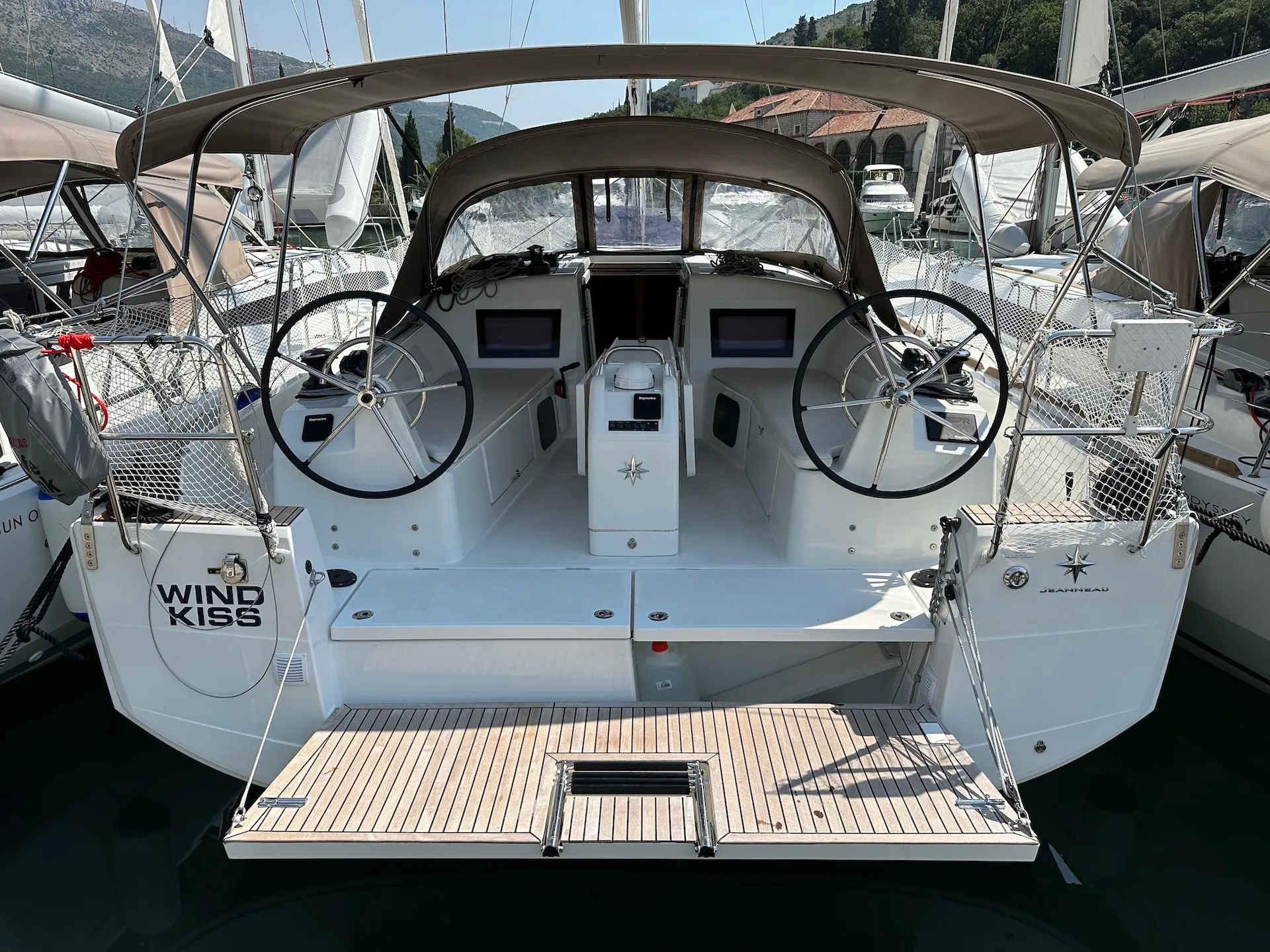Jeanneau Sun Odyssey 410 Wind Kiss — фотография яхты 1