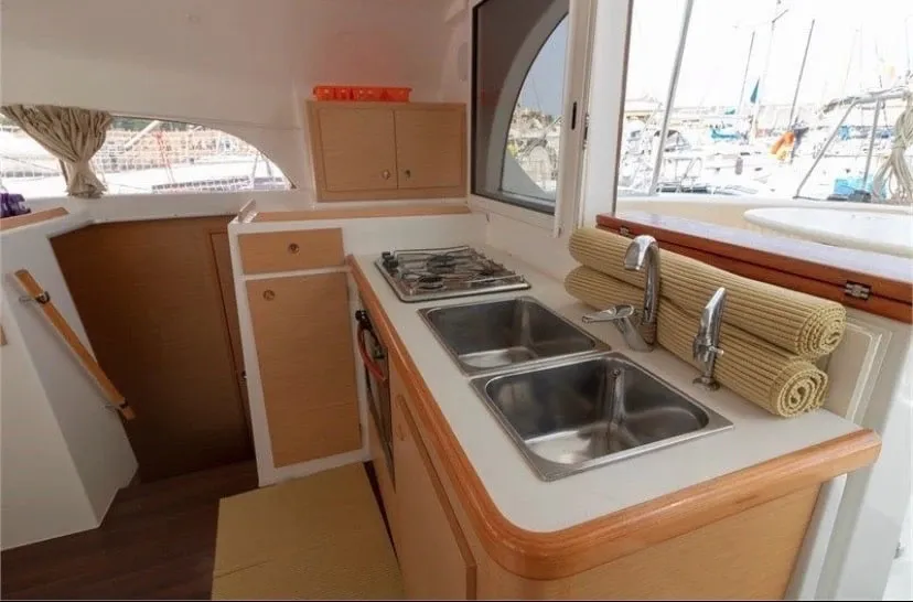 Lagoon 380 Giulia — yacht photo 2