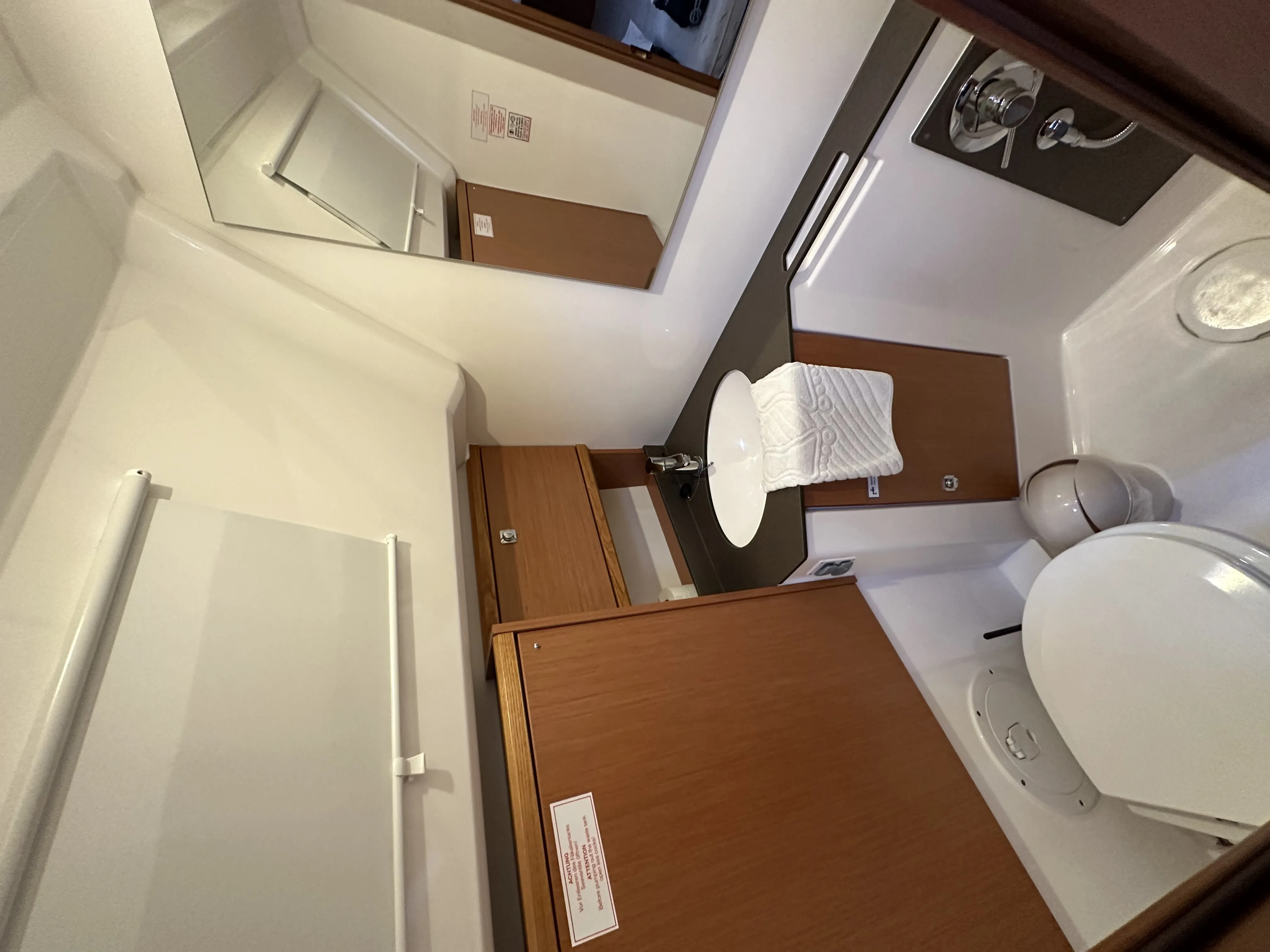 Bavaria Cruiser 46 Iskra — фотография яхты 8