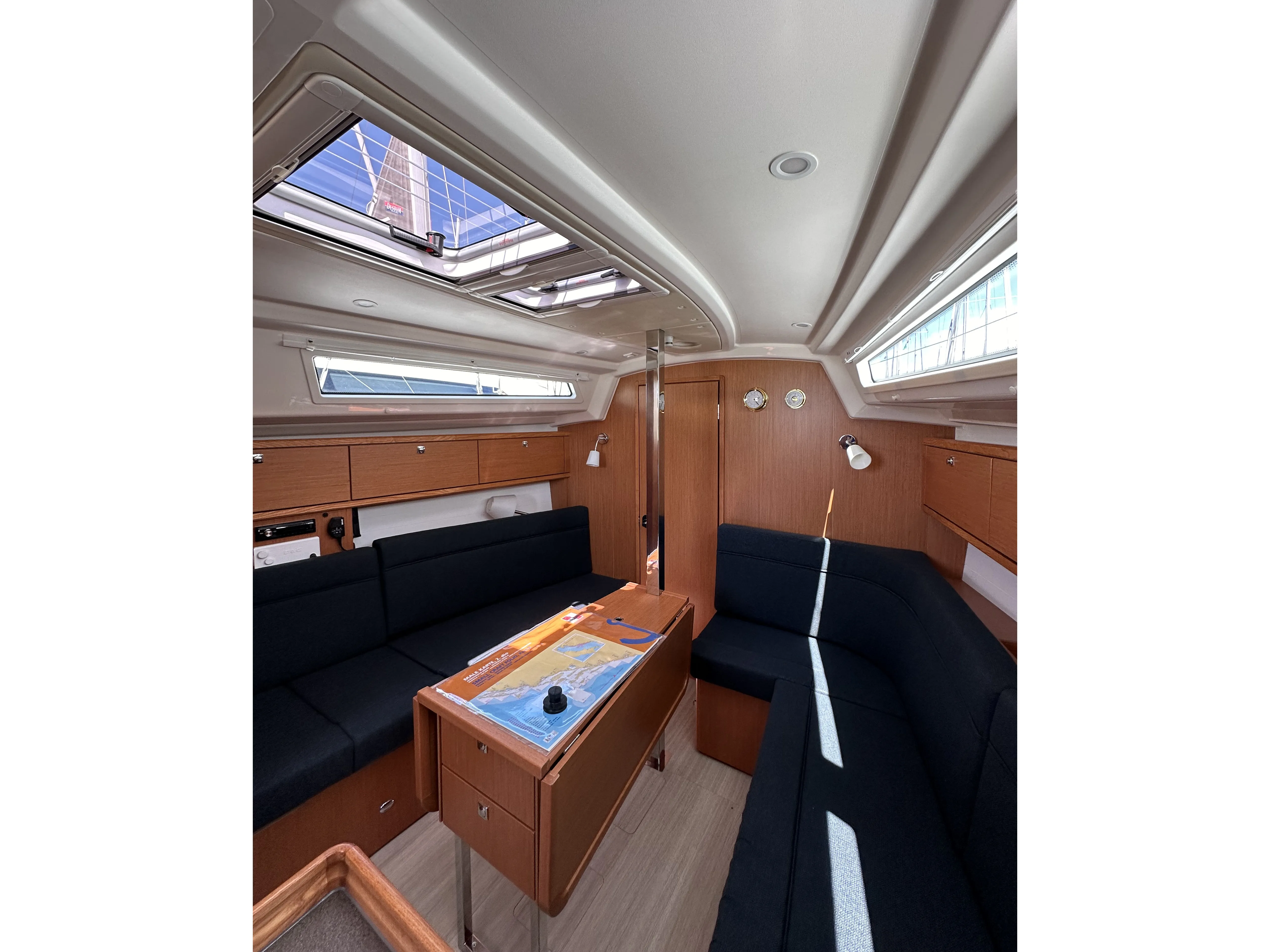 Bavaria Cruiser 34 Ziggy — снимка на яхтата 2