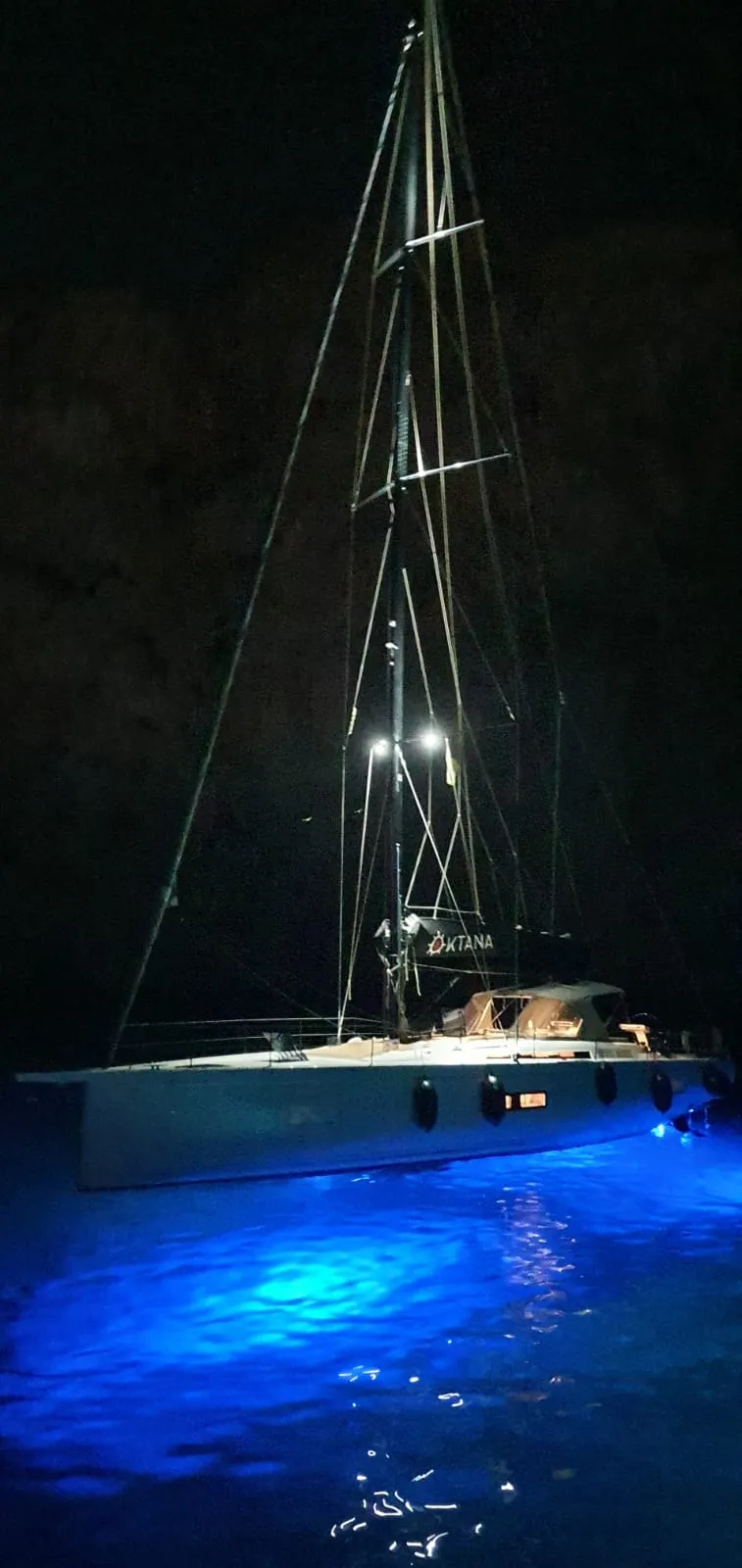 First 53 Oktana — yacht photo 22
