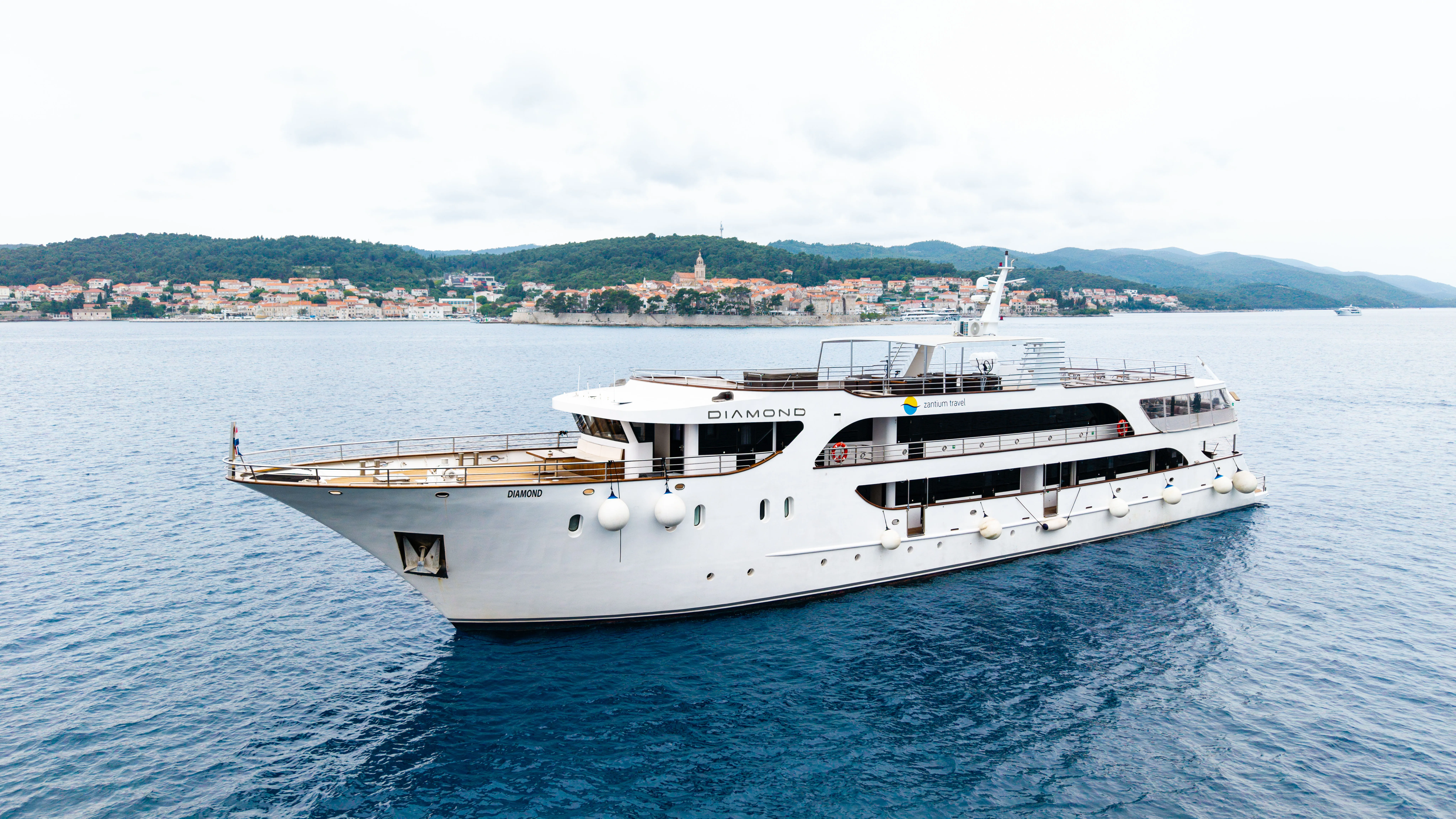 Luxury Motor Yacht Diamond — yacht photo 11