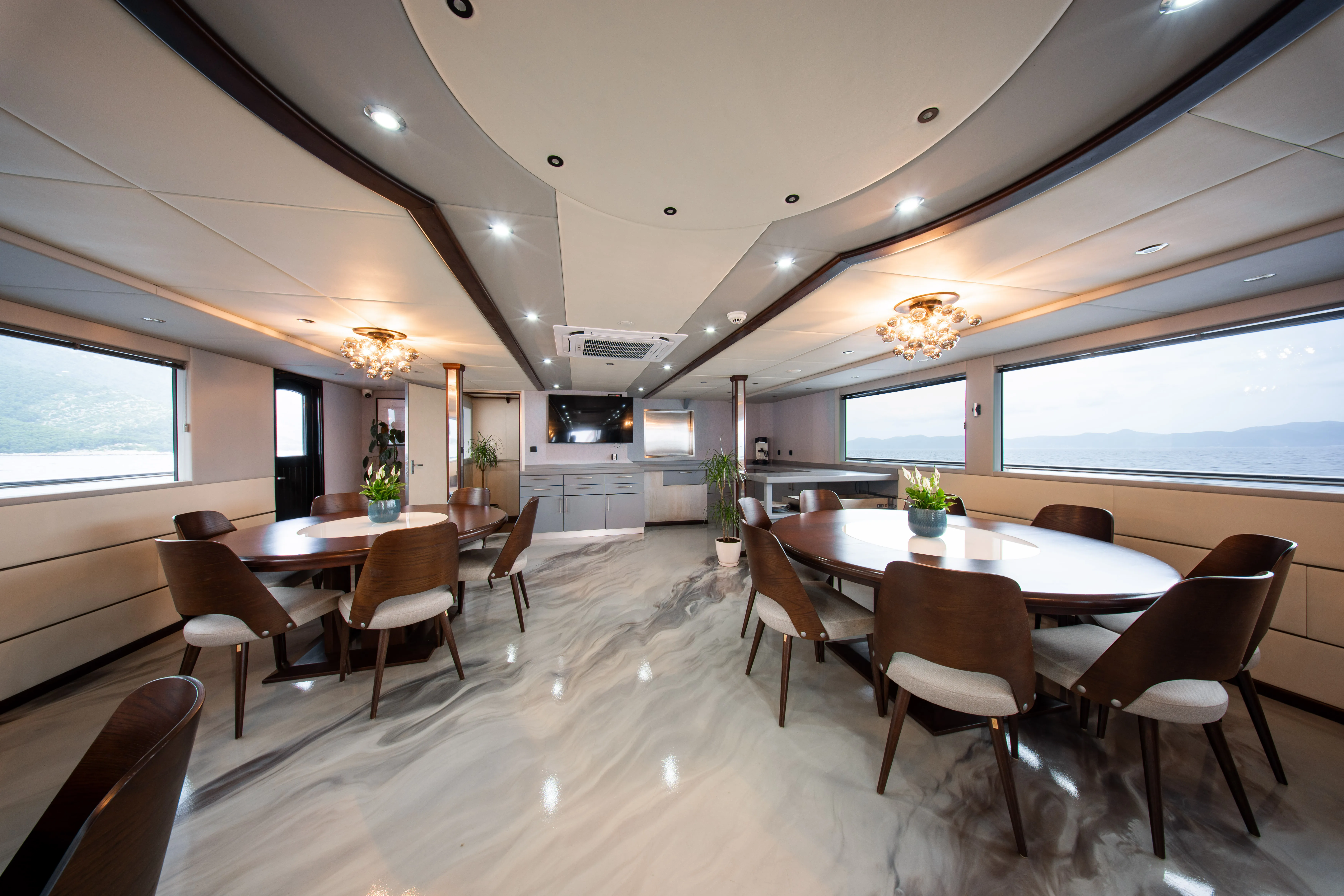 Luxury Motor Yacht Diamond — yacht photo 37