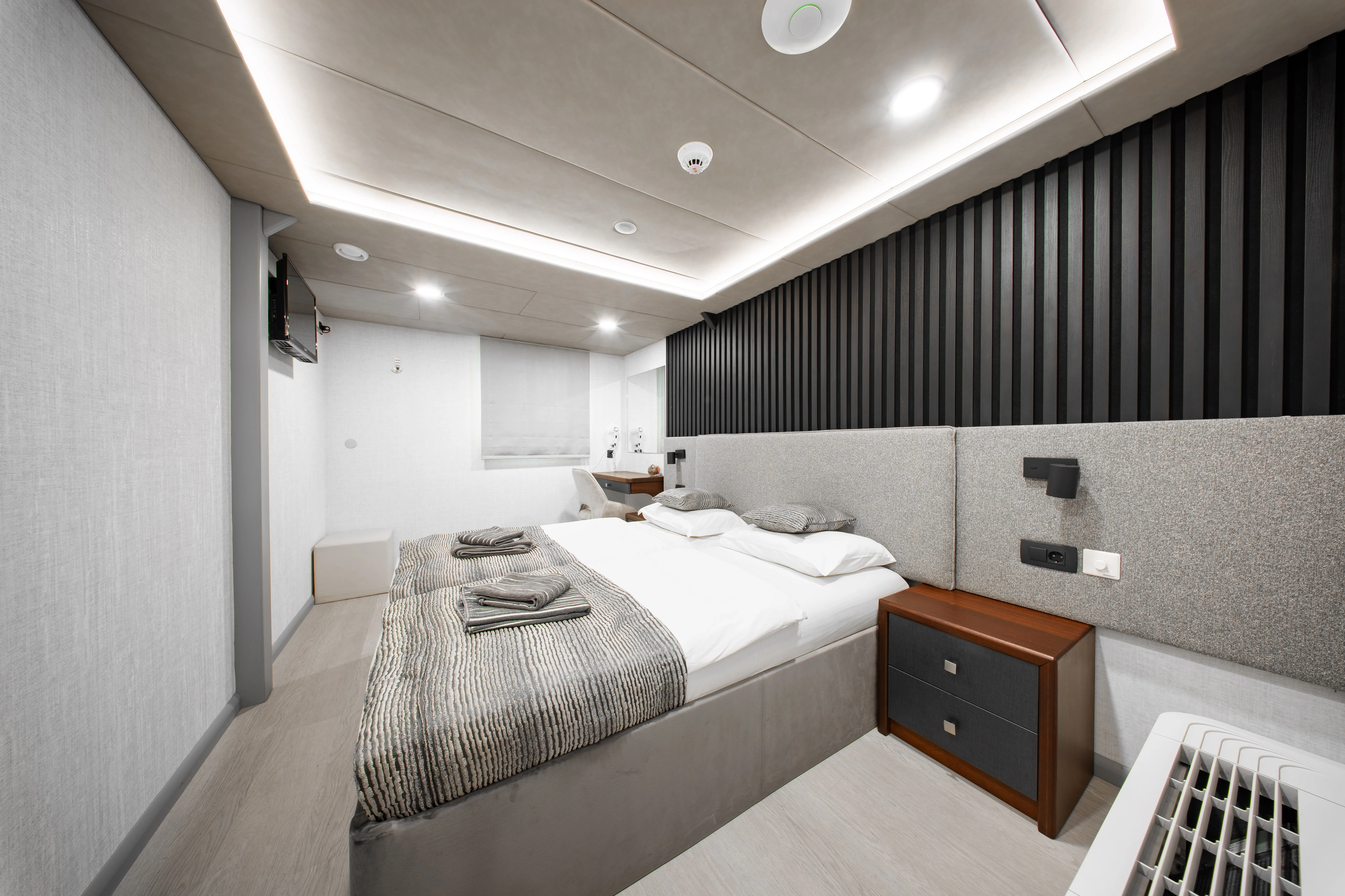 Luxury Motor Yacht Diamond — yacht photo 14