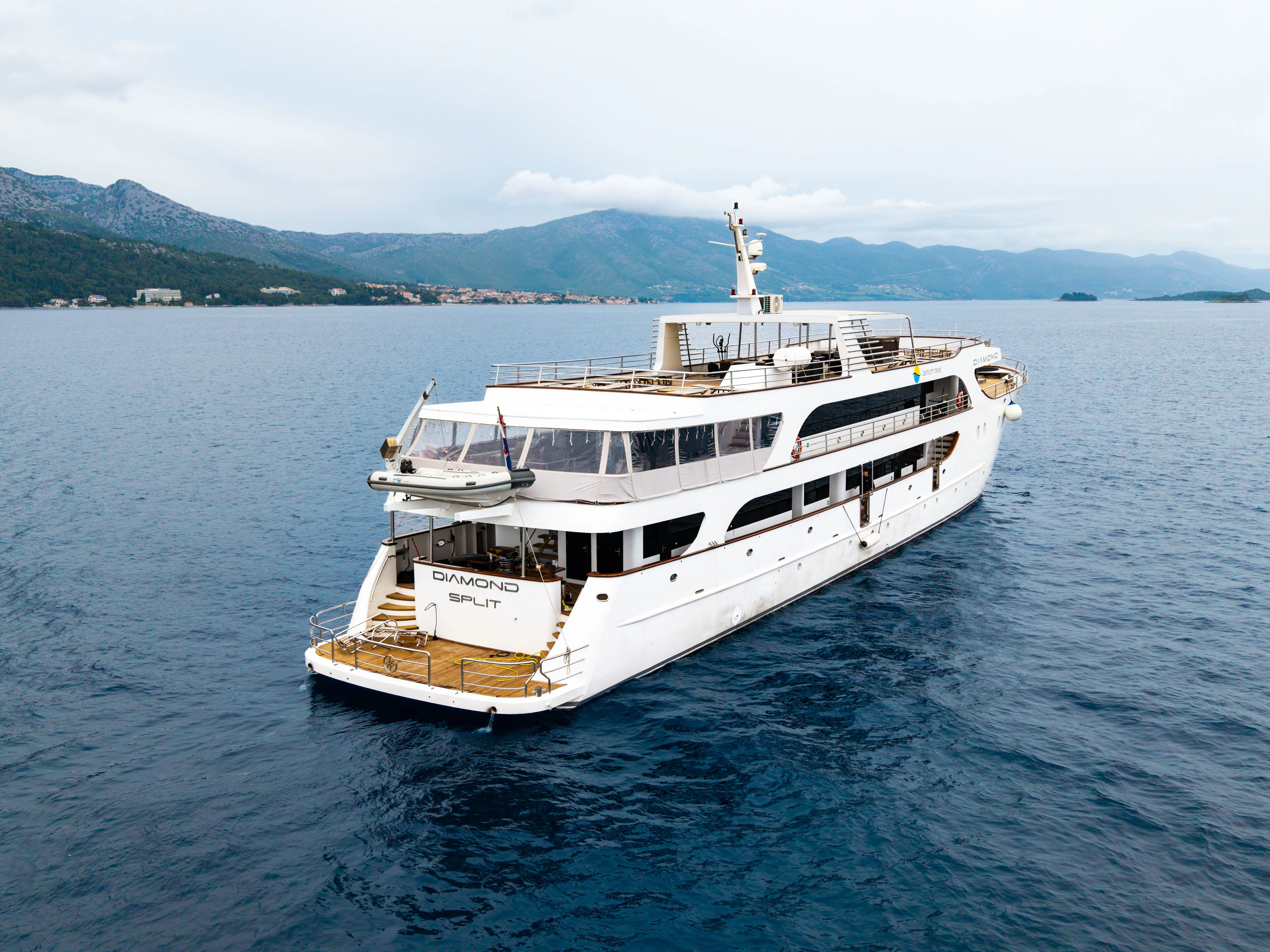 Luxury Motor Yacht Diamond — yacht photo 33