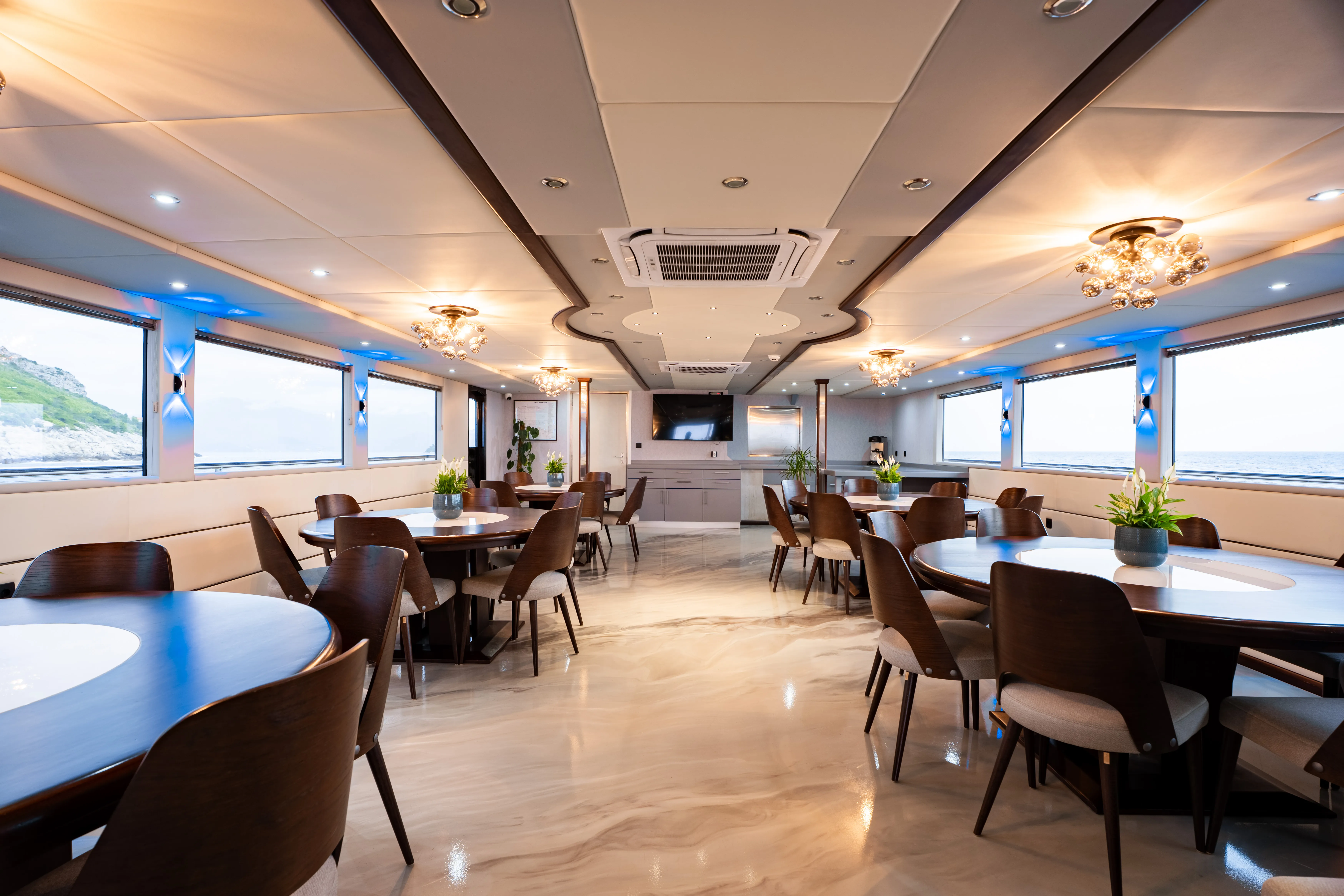 Luxury Motor Yacht Diamond — yacht photo 40