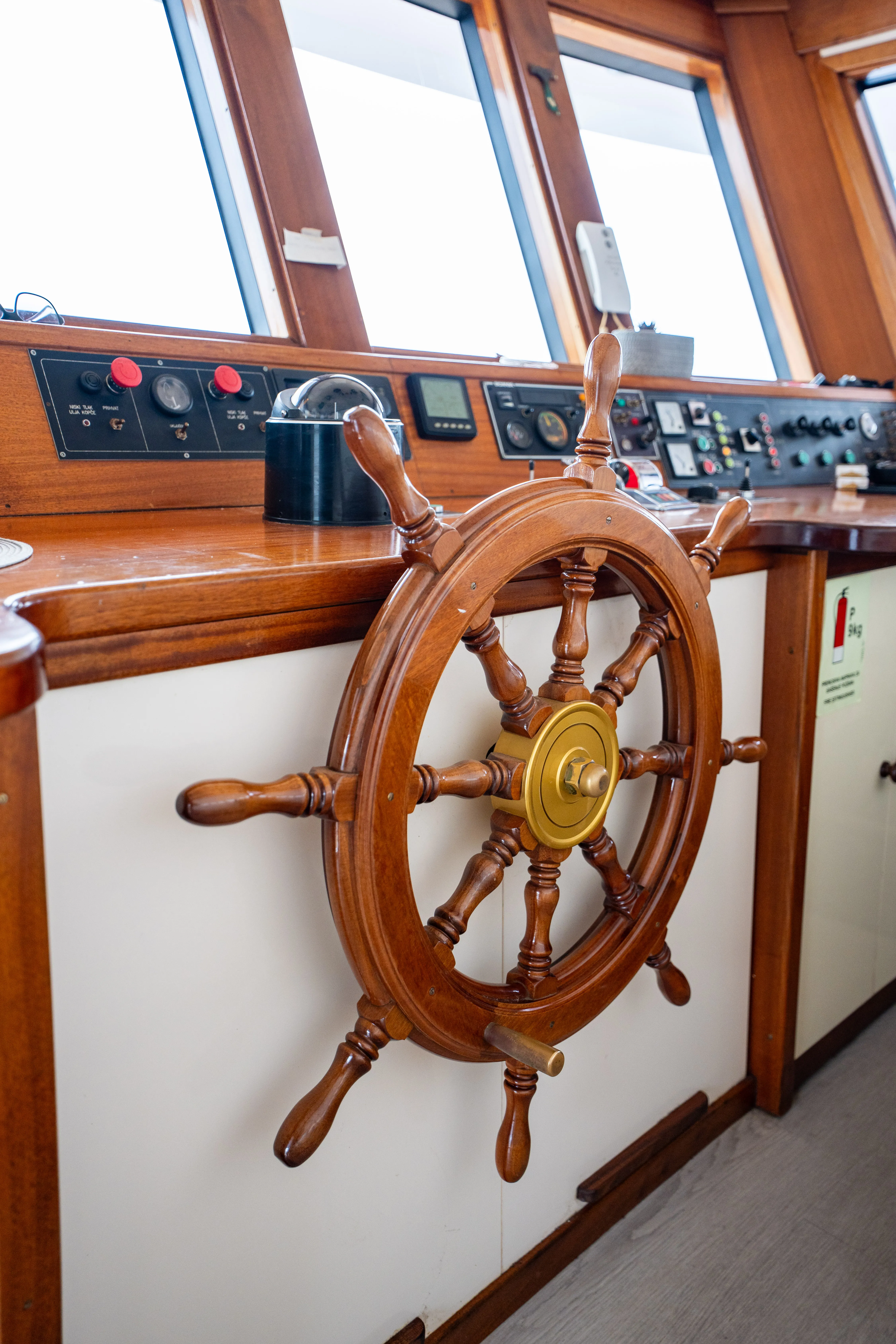 Luxury Motor Yacht Diamond — yacht photo 35