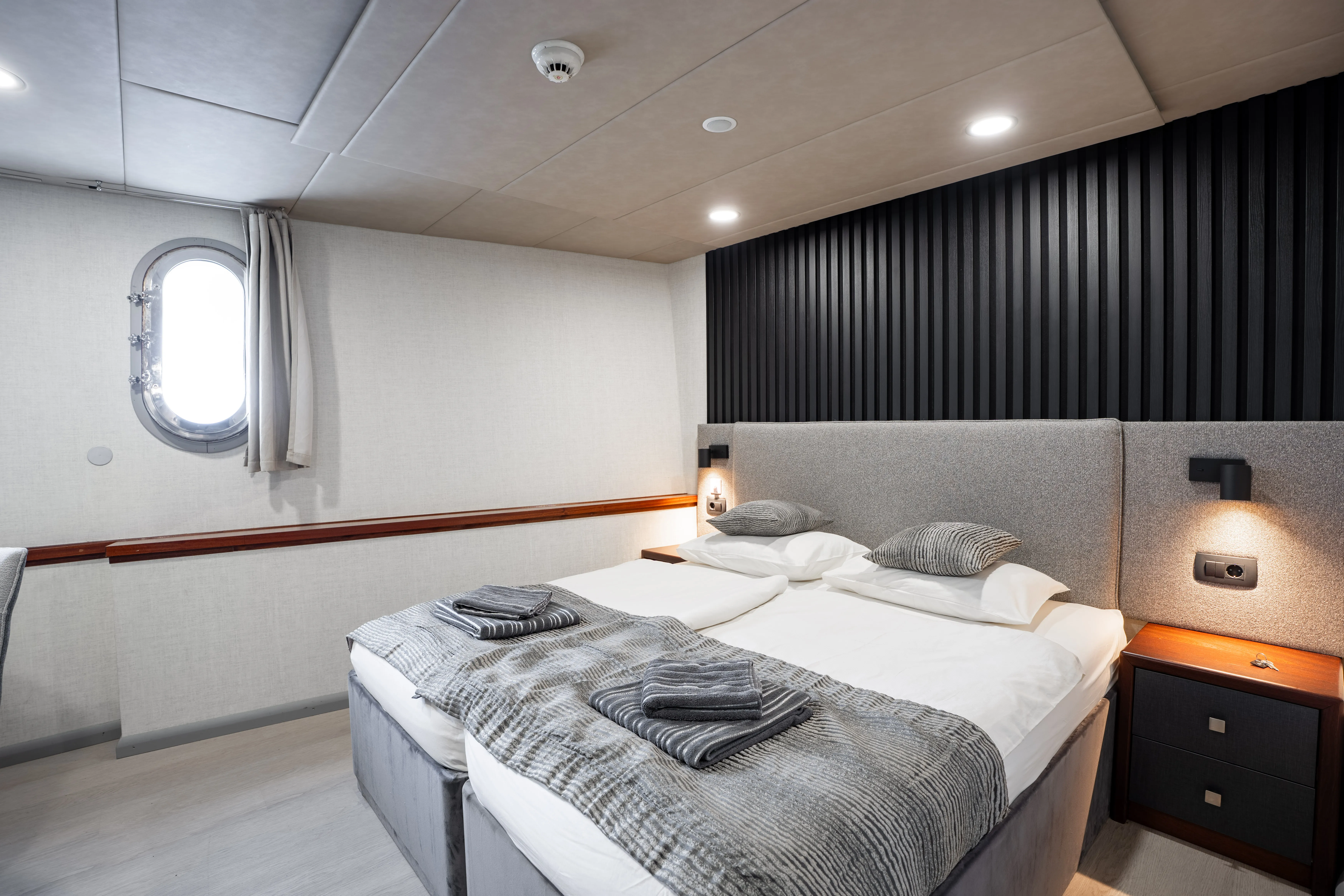 Luxury Motor Yacht Diamond — yacht photo 22
