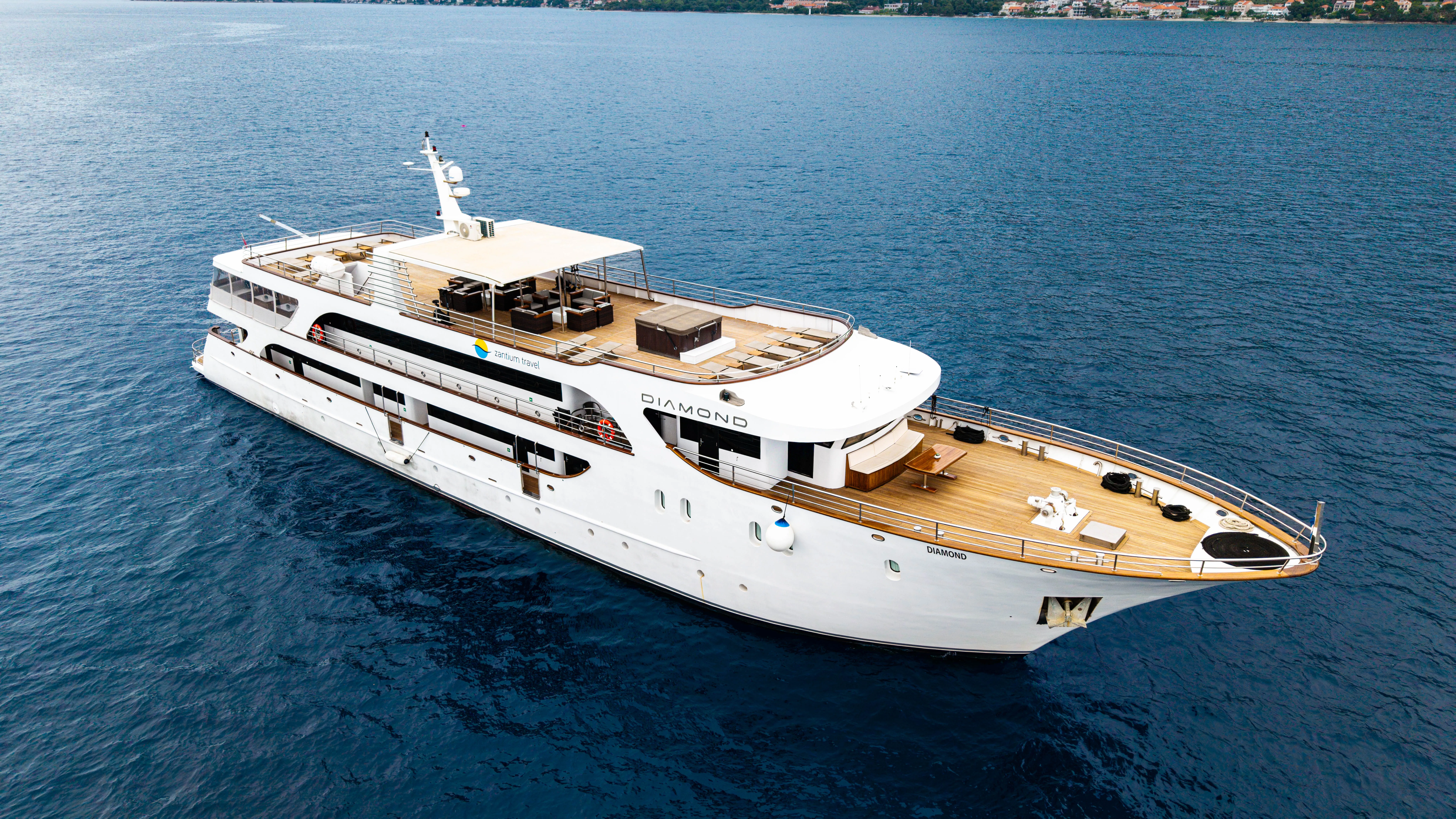 Luxury Motor Yacht Diamond — yacht photo 75