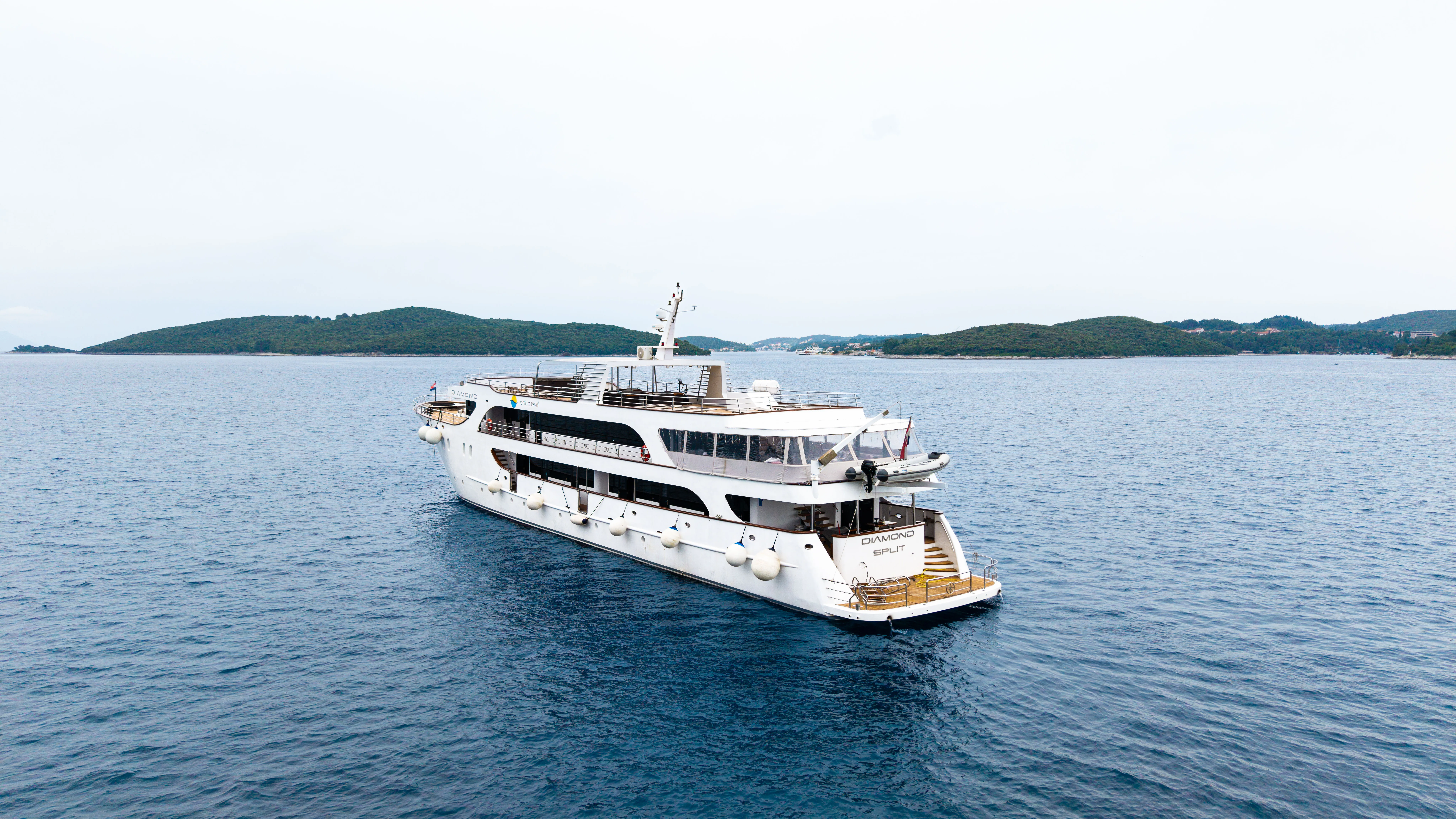 Luxury Motor Yacht Diamond — yacht photo 6