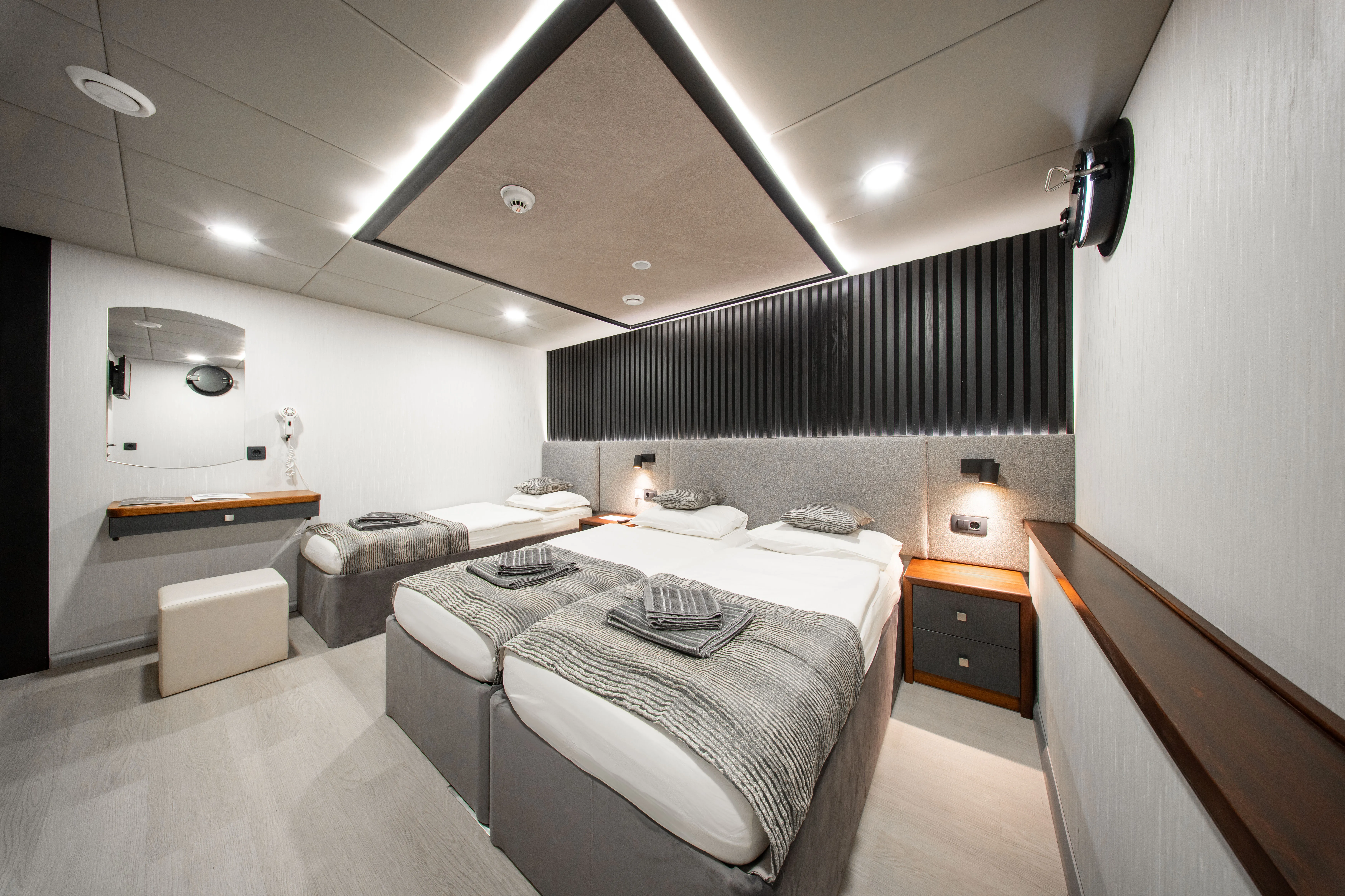Luxury Motor Yacht Diamond — yacht photo 32