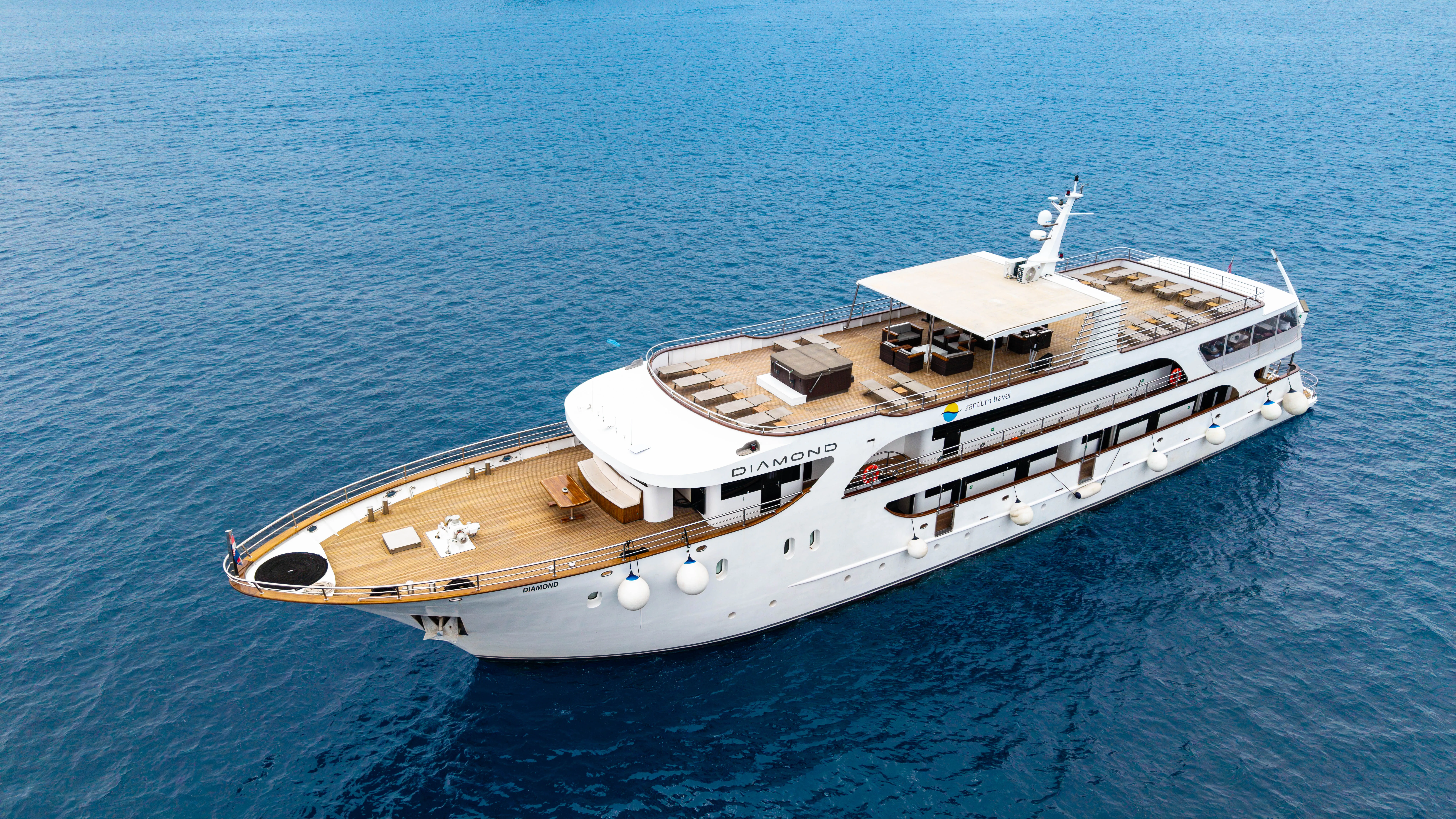 Luxury Motor Yacht Diamond — yacht photo 25