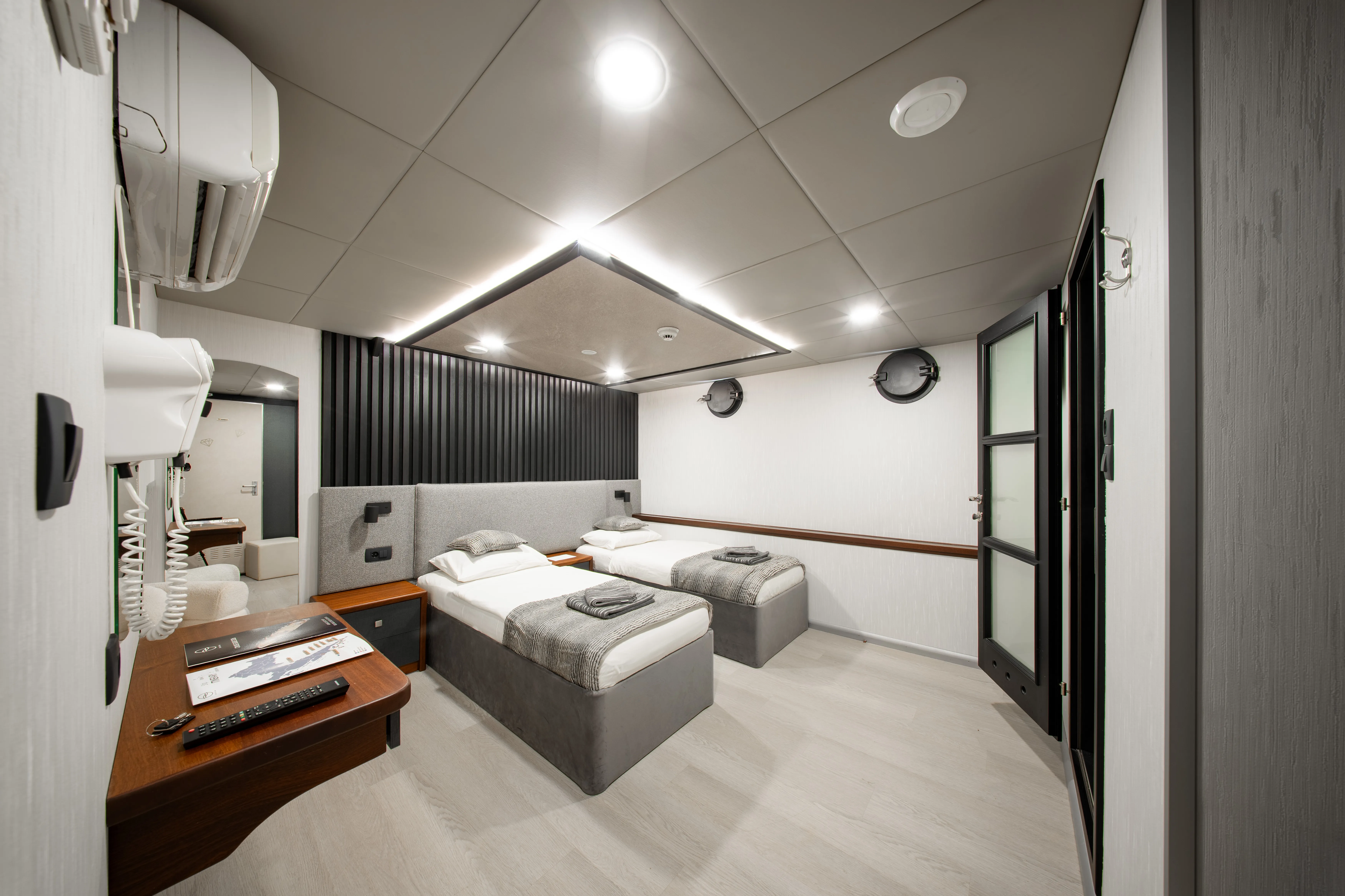 Luxury Motor Yacht Diamond — yacht photo 60
