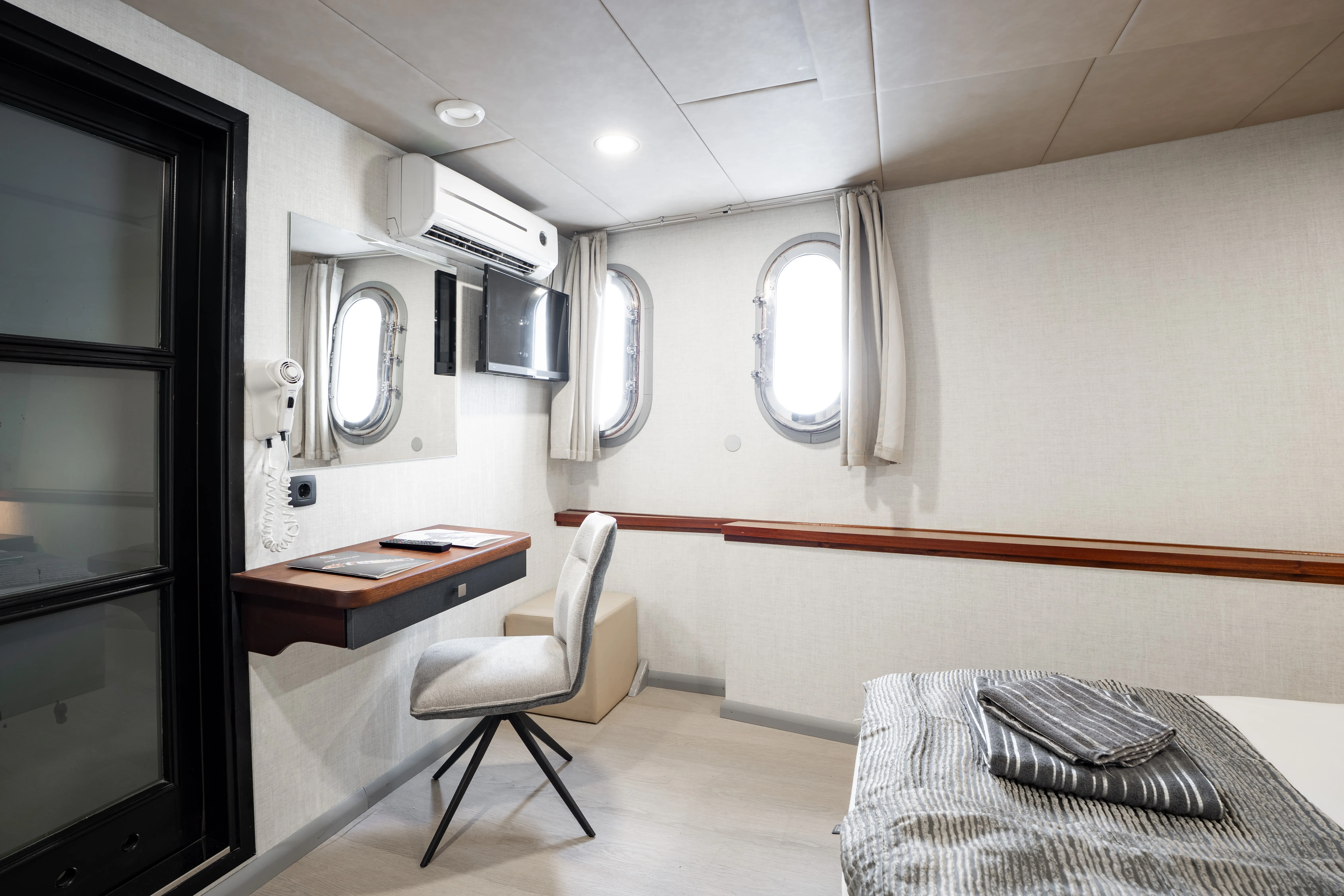 Luxury Motor Yacht Diamond — yacht photo 20