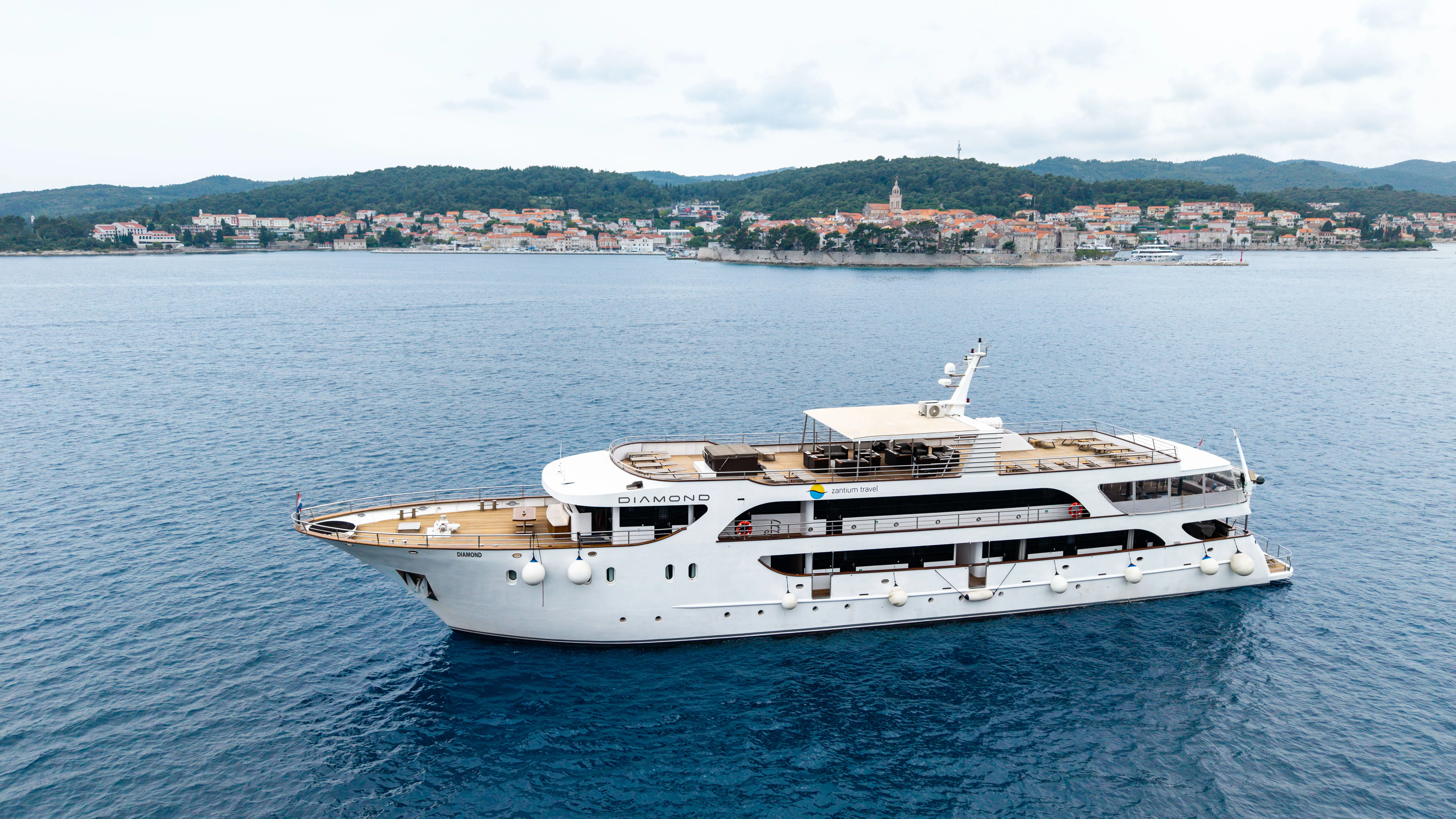Luxury Motor Yacht Diamond — yacht photo 57