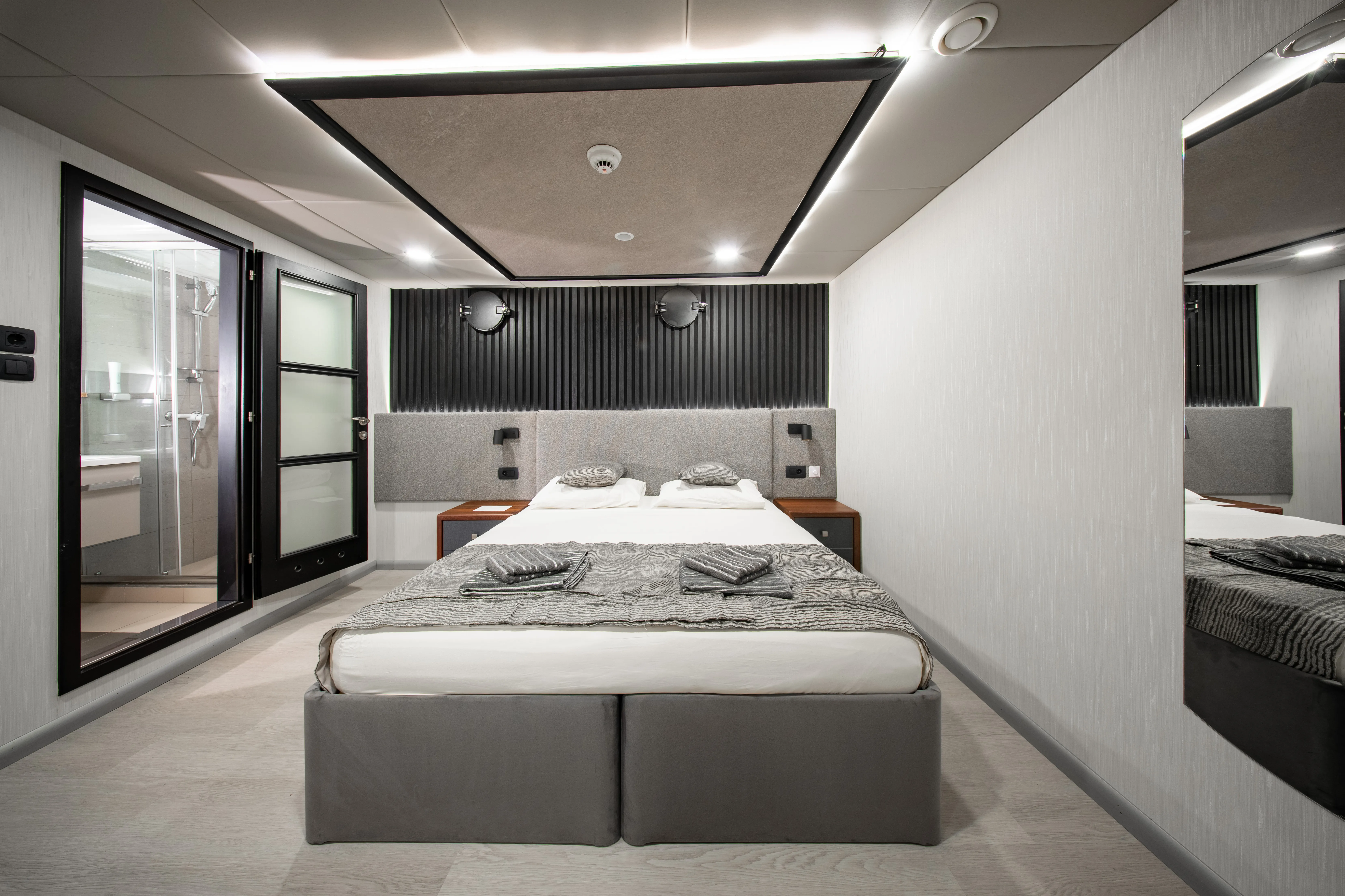 Luxury Motor Yacht Diamond — yacht photo 13