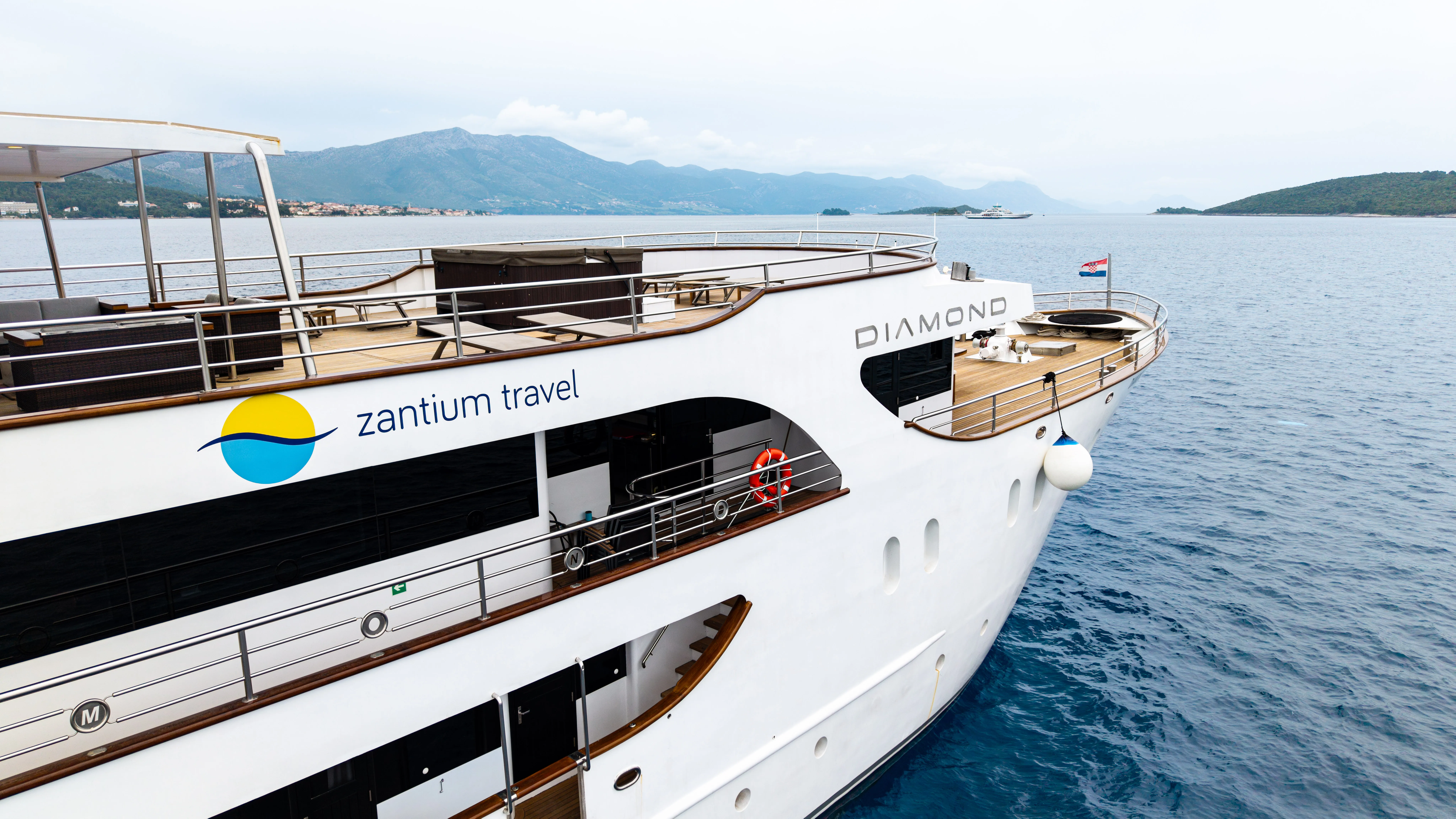 Luxury Motor Yacht Diamond — yacht photo 45