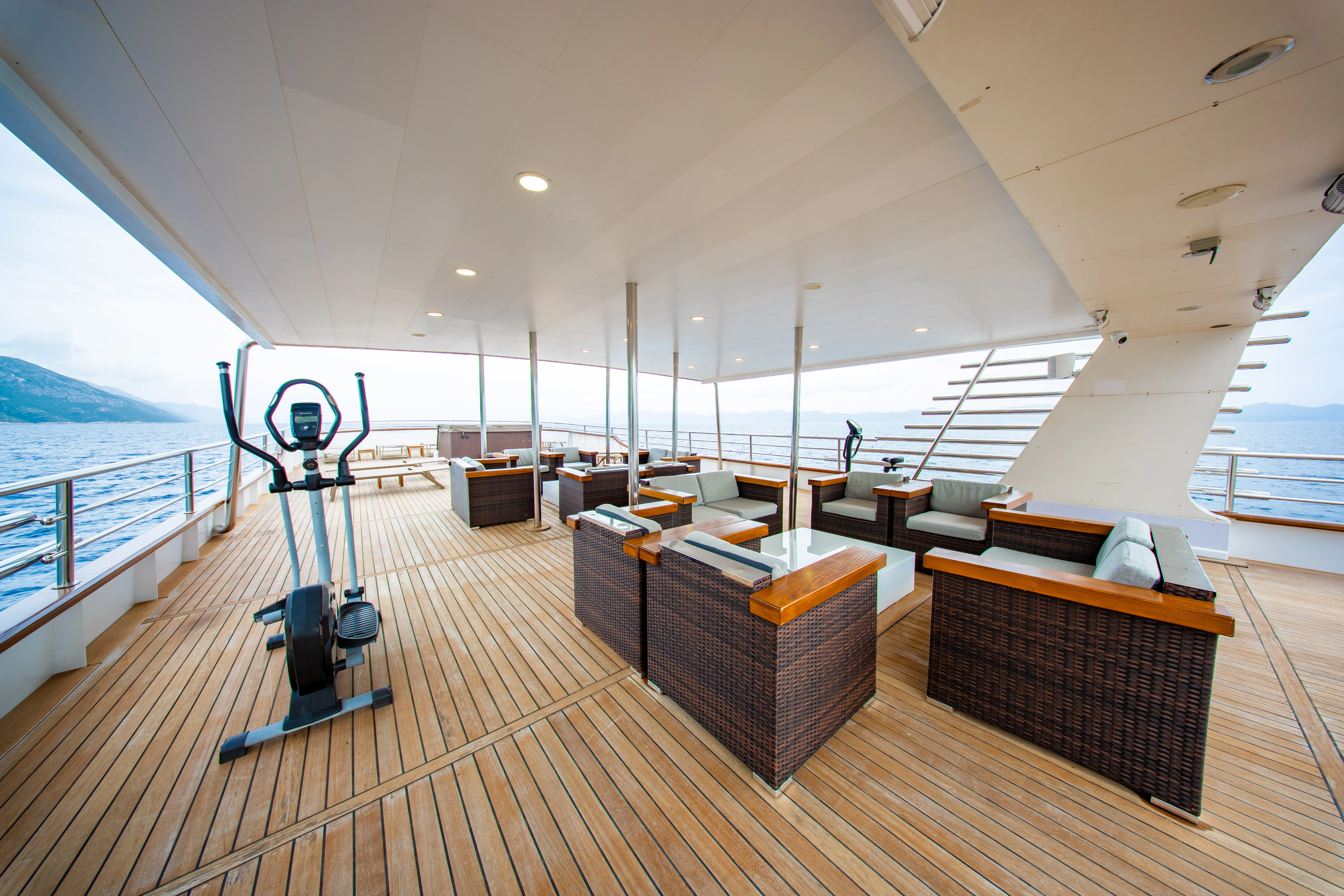 Luxury Motor Yacht Diamond — yacht photo 46