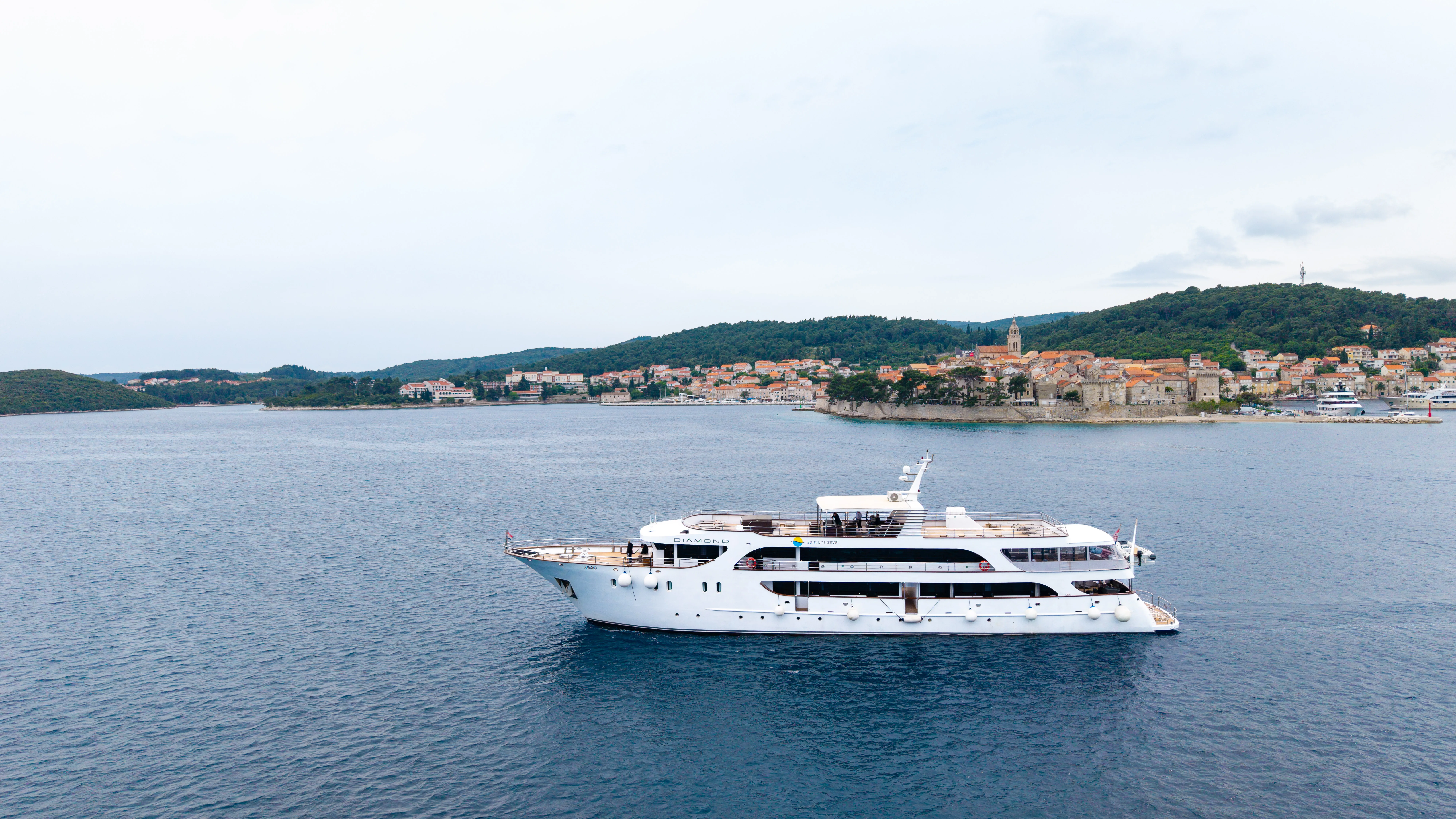 Luxury Motor Yacht Diamond — yacht photo 73