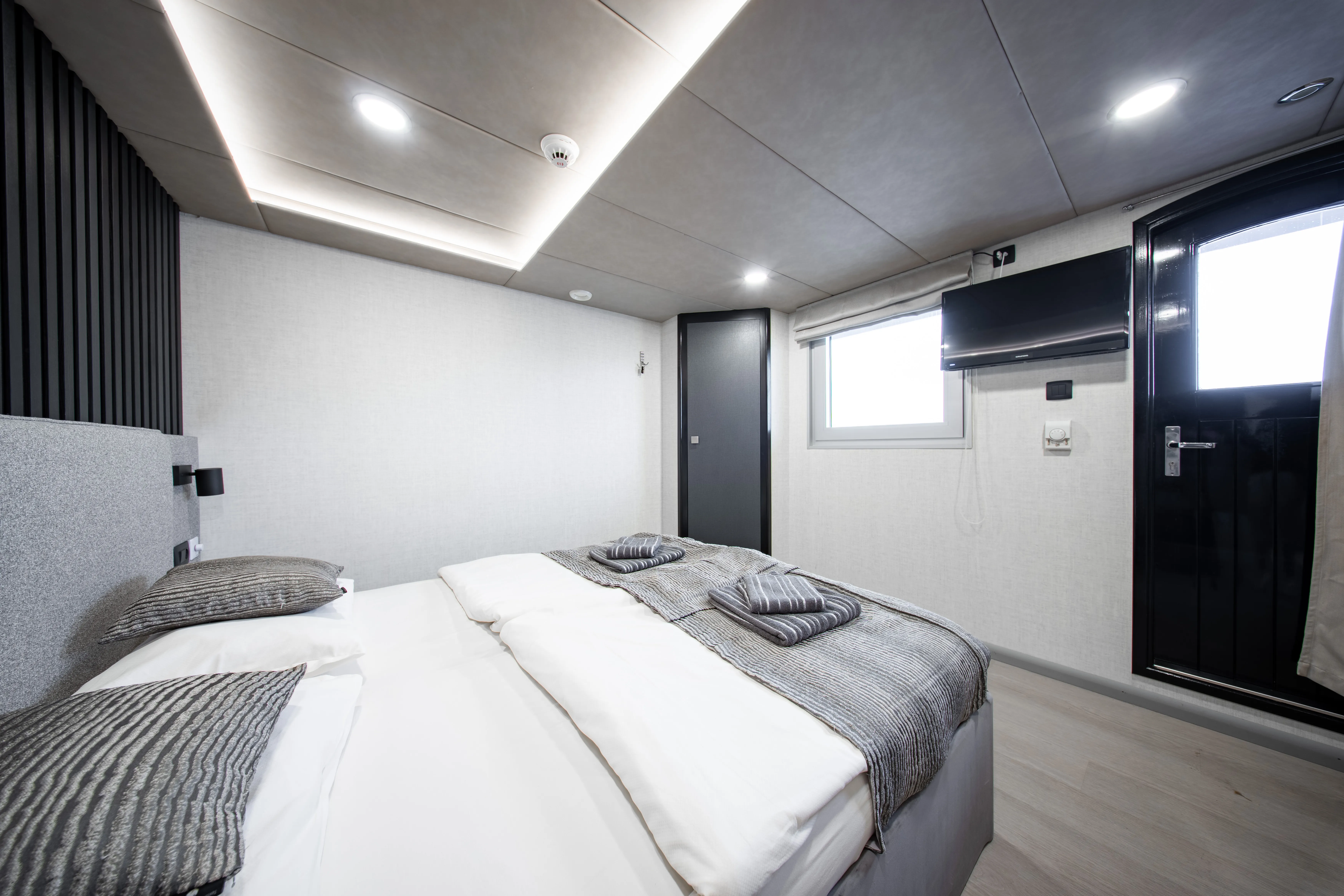 Luxury Motor Yacht Diamond — yacht photo 3