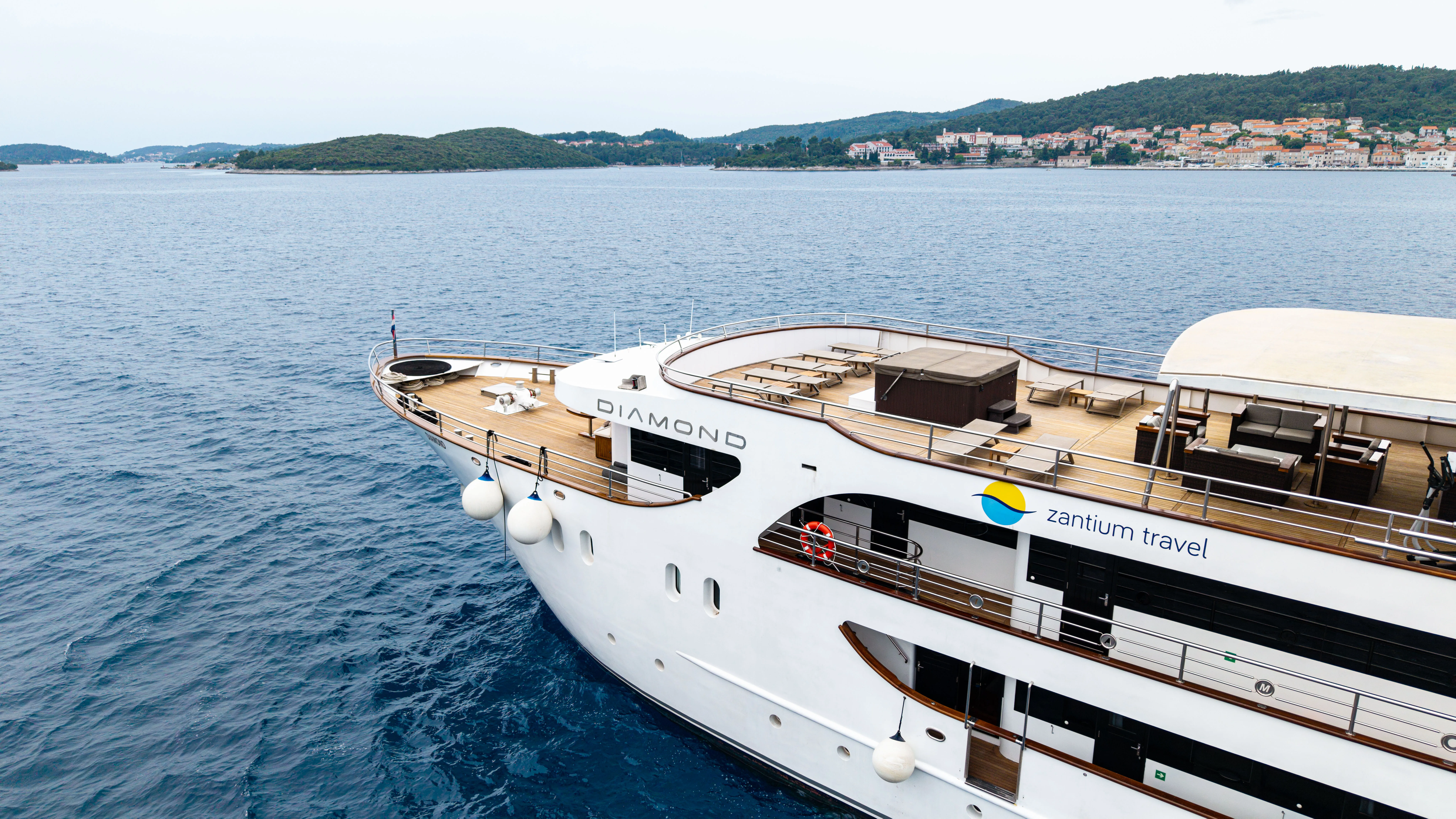 Luxury Motor Yacht Diamond — yacht photo 31