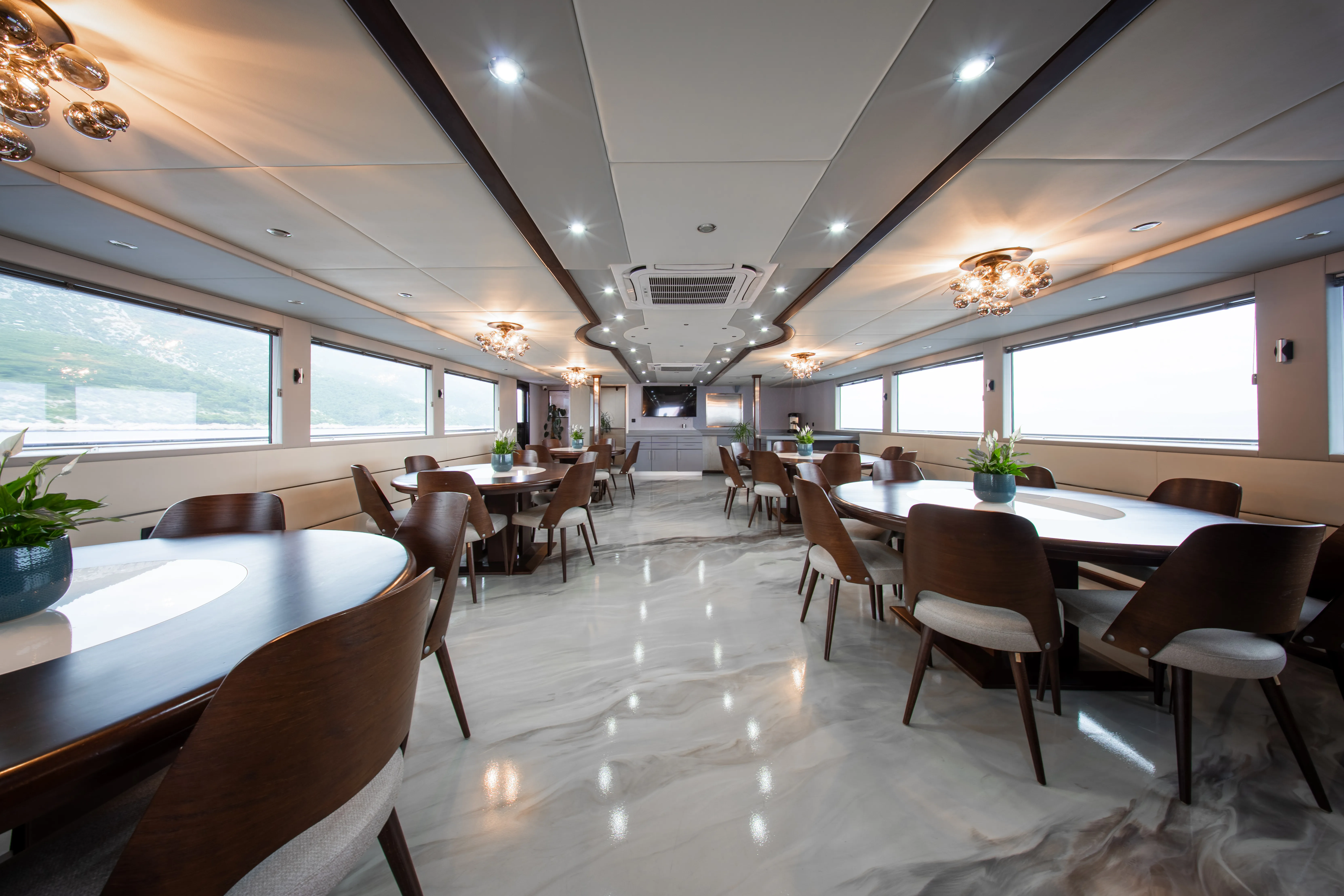 Luxury Motor Yacht Diamond — yacht photo 17