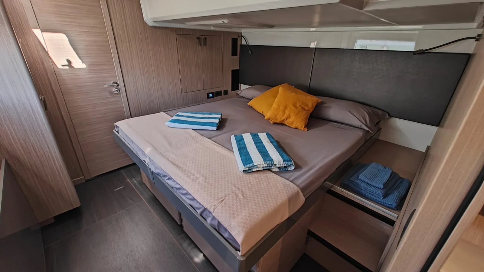 Prestige M48 ITALIA IV — yacht photo 4