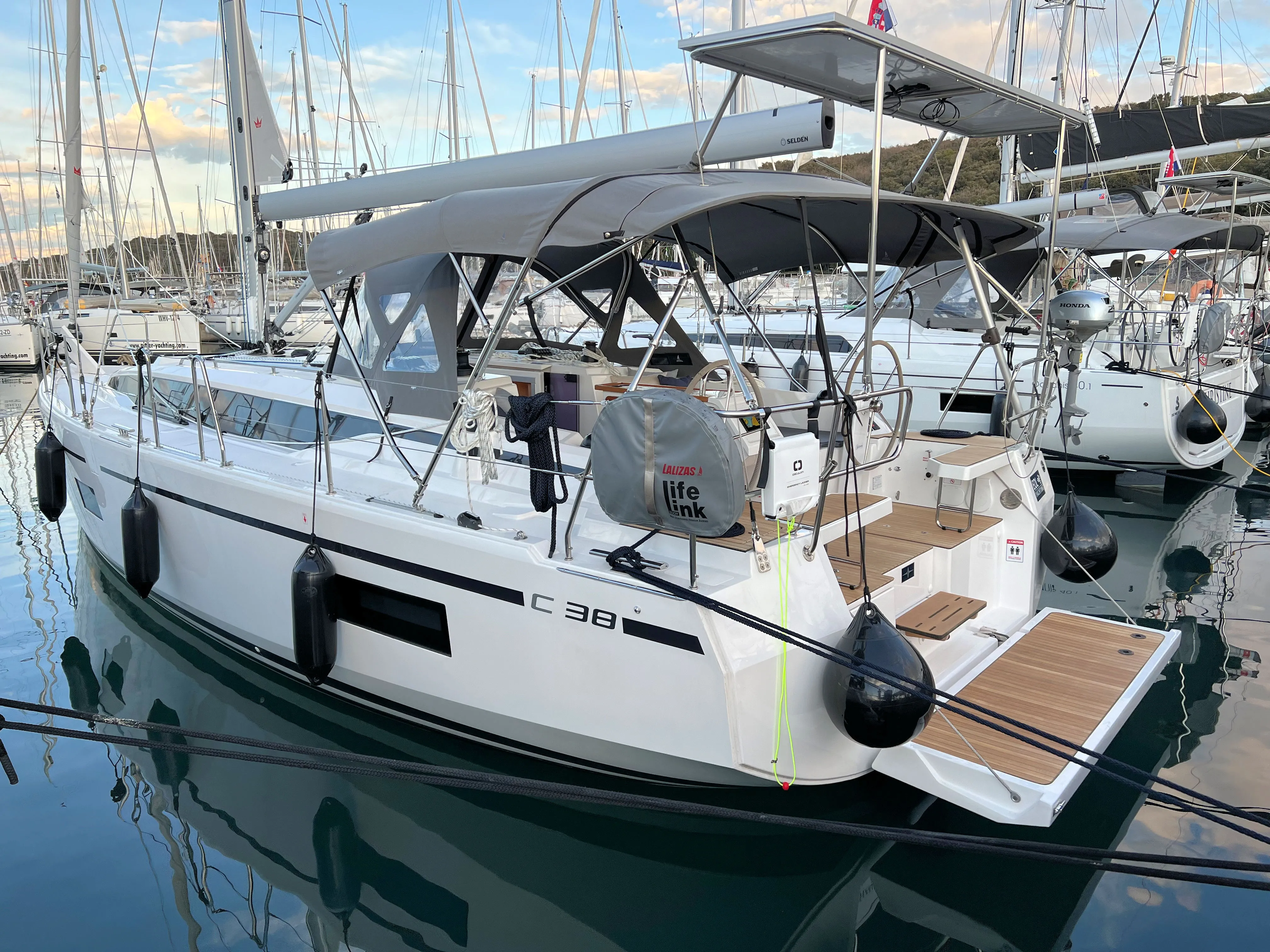 Bavaria C38 Mala Hana — фотография яхты 26