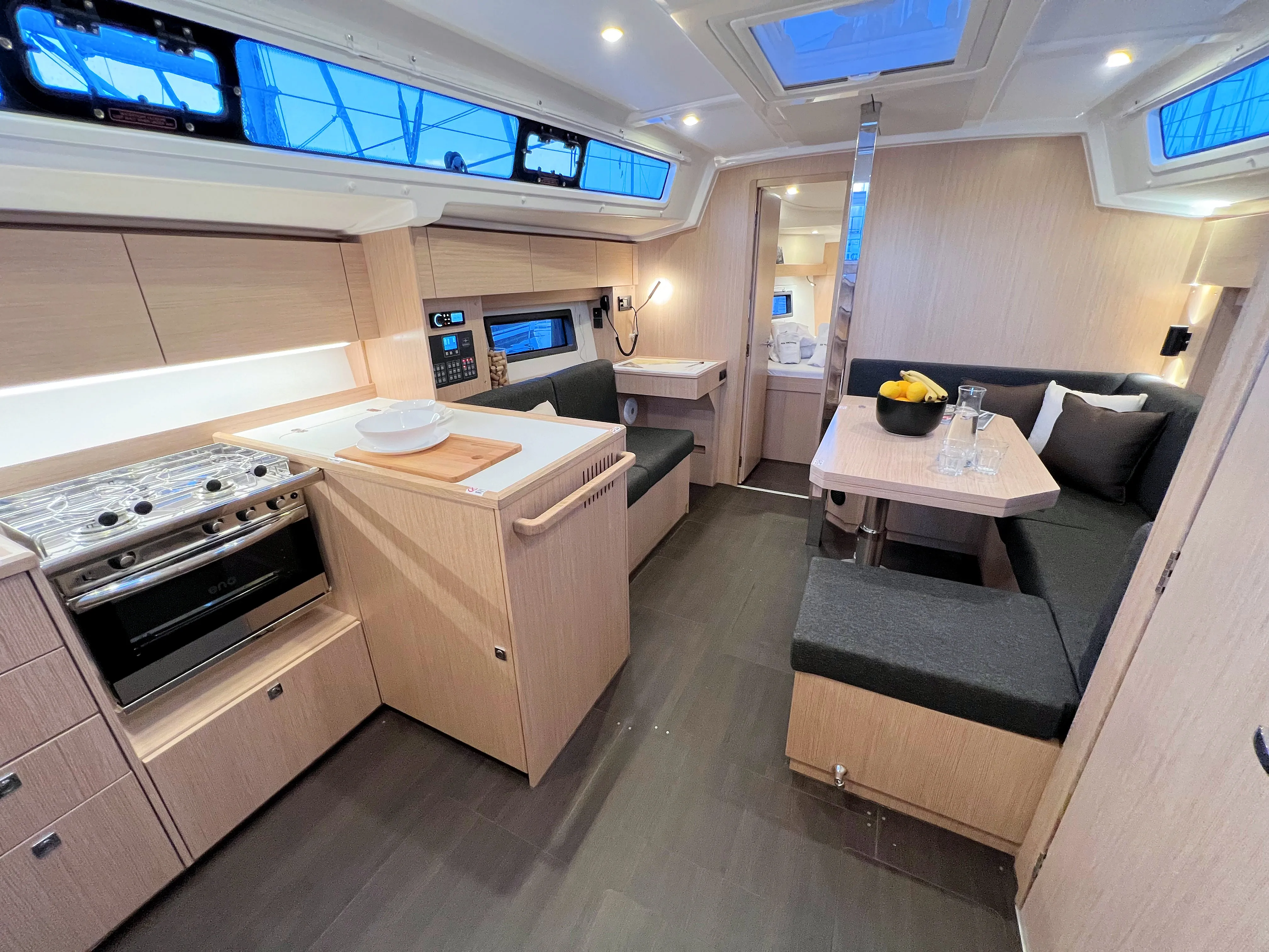 Bavaria C38 Mala Hana — фотография яхты 23