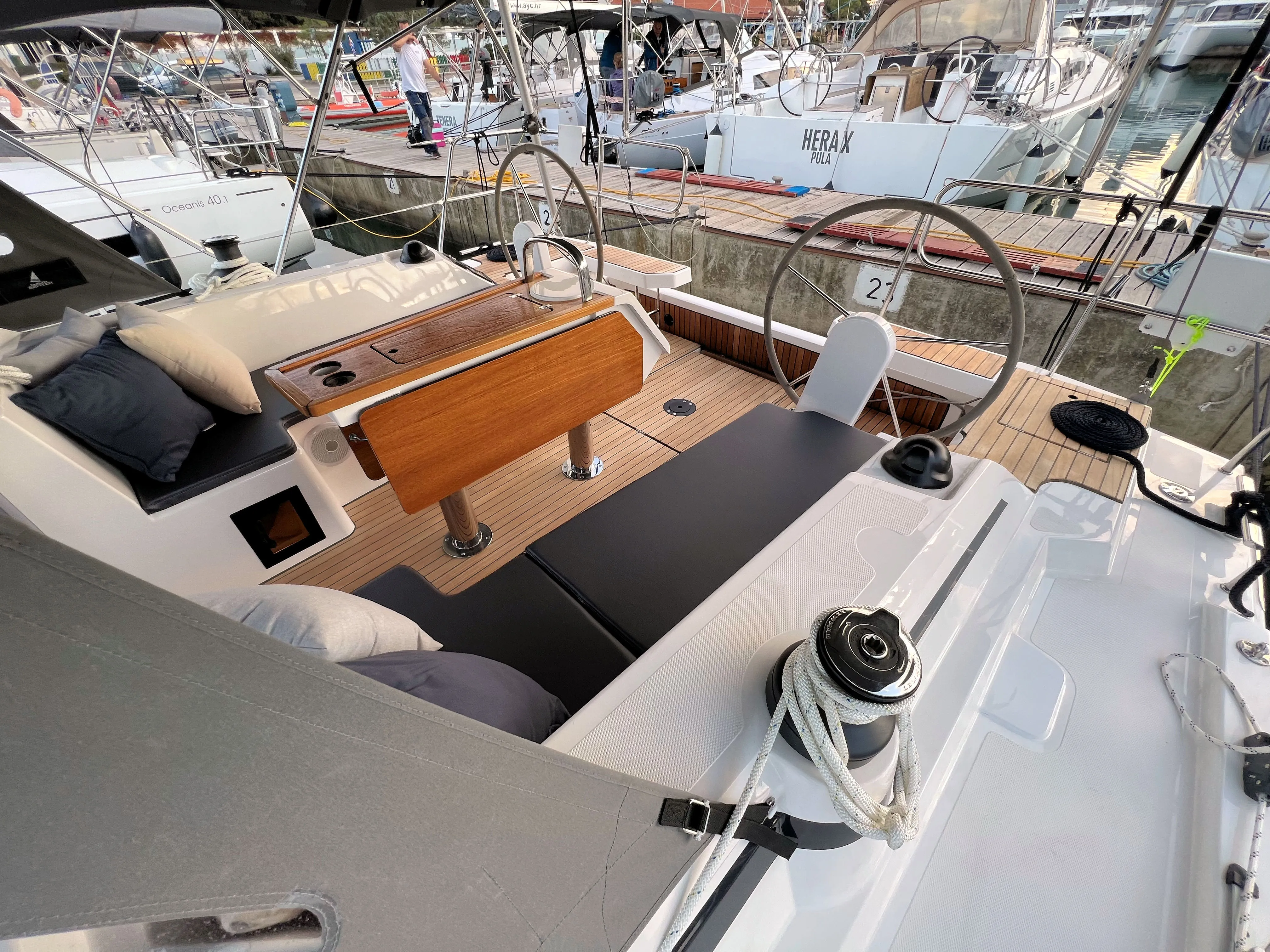 Bavaria C38 Mala Hana — фотография яхты 18
