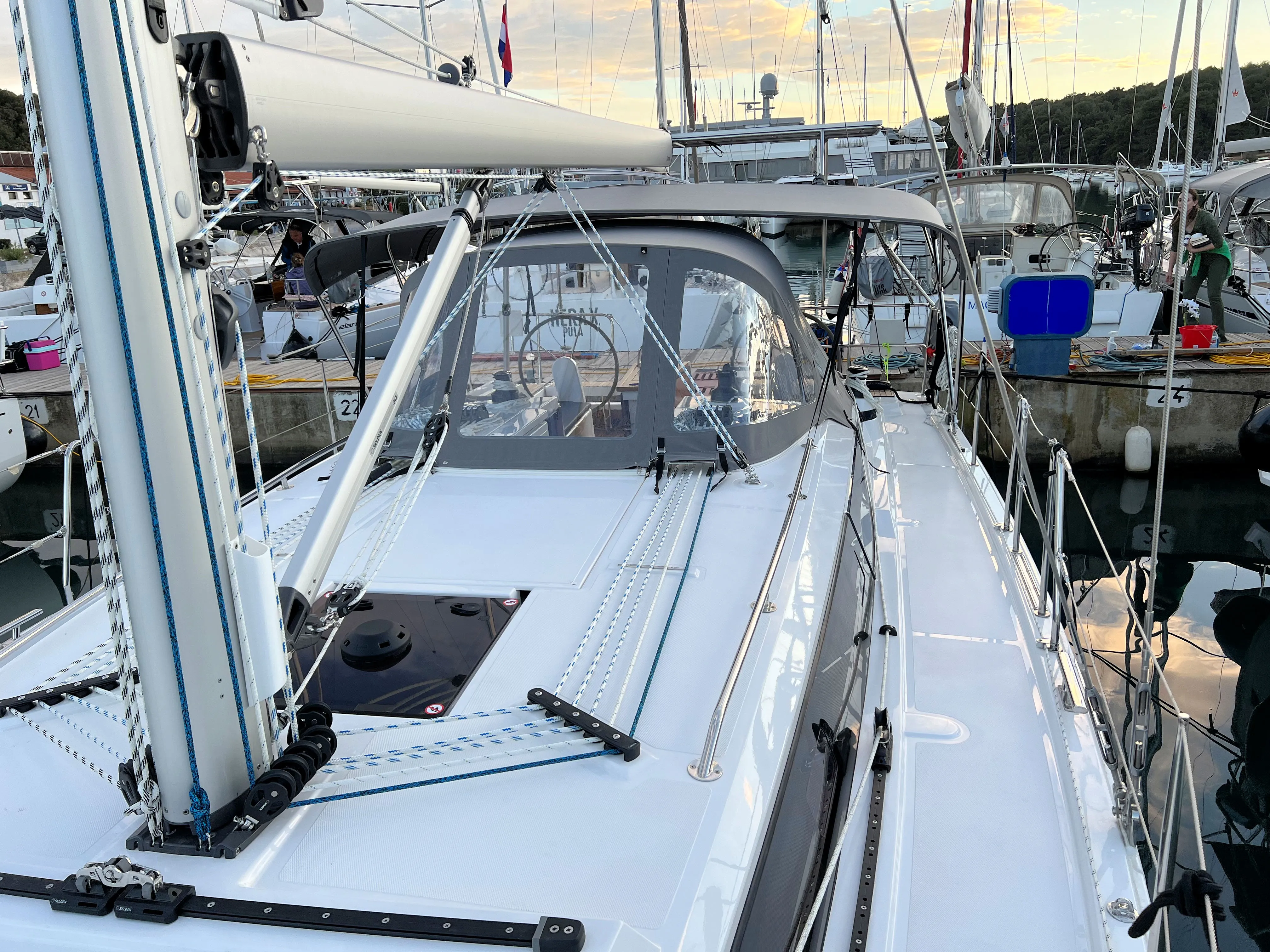 Bavaria C38 Mala Hana — фотография яхты 5
