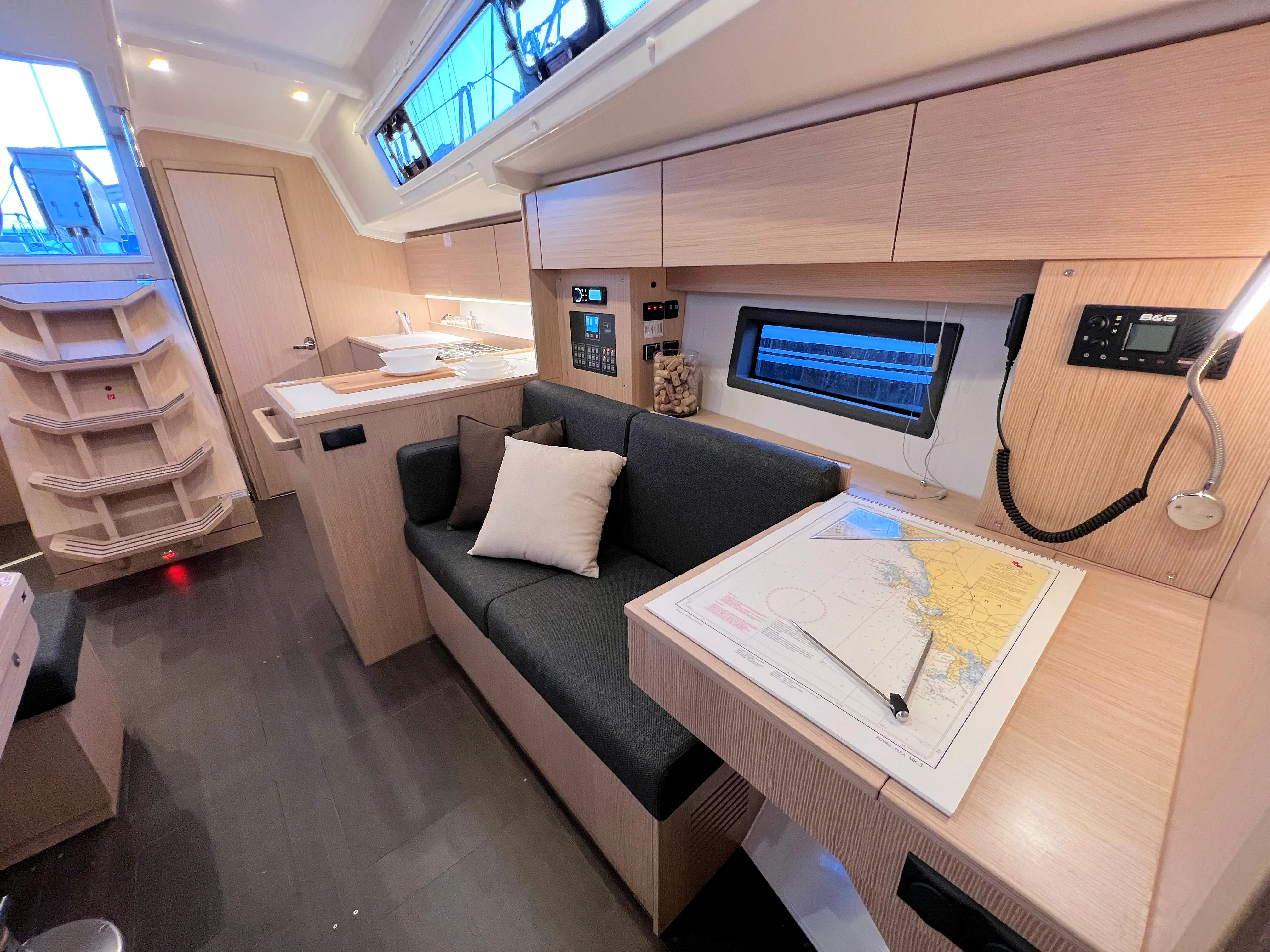 Bavaria C38 Mala Hana — фотография яхты 7