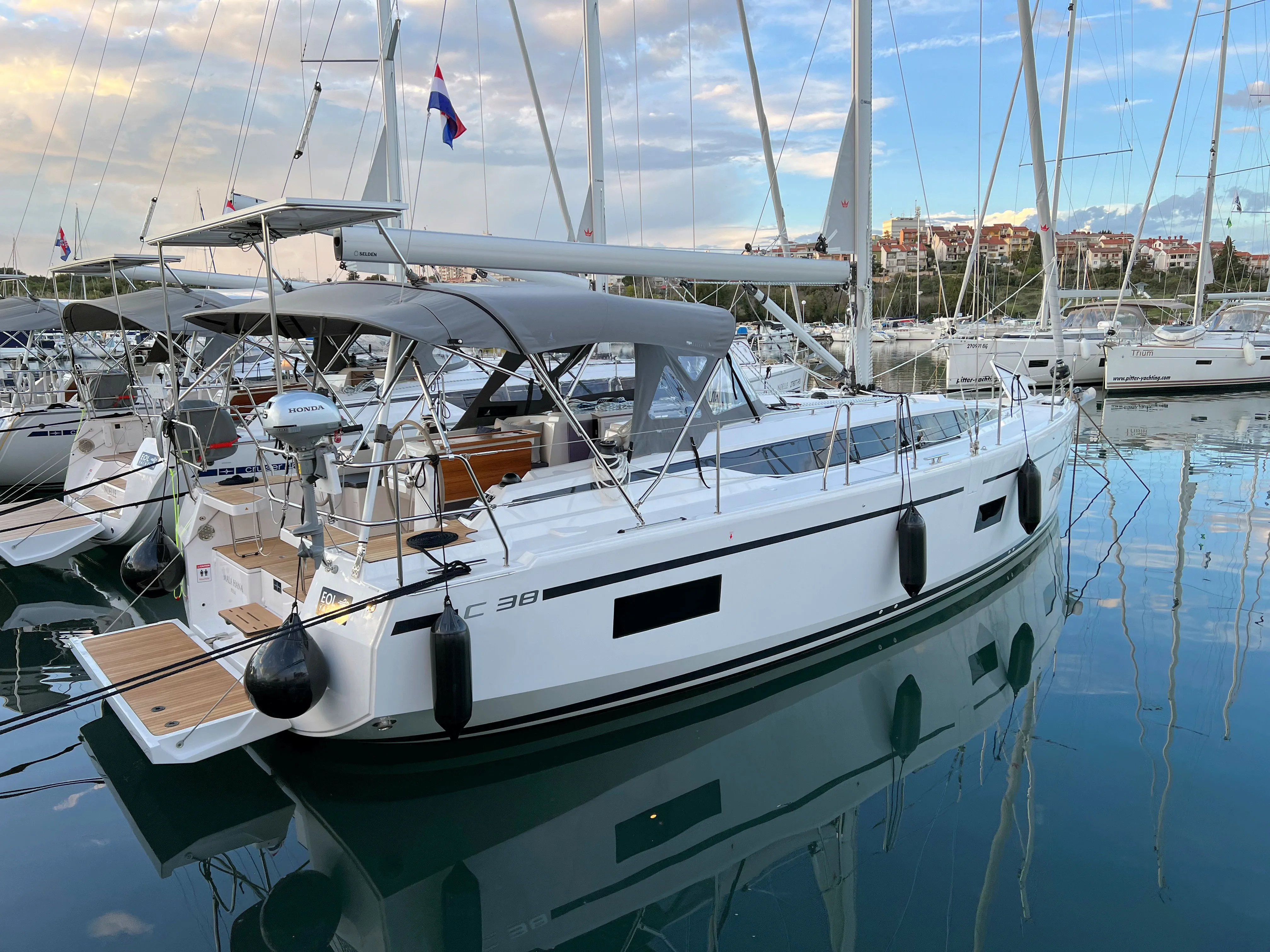 Bavaria C38 Mala Hana — фотография яхты 16