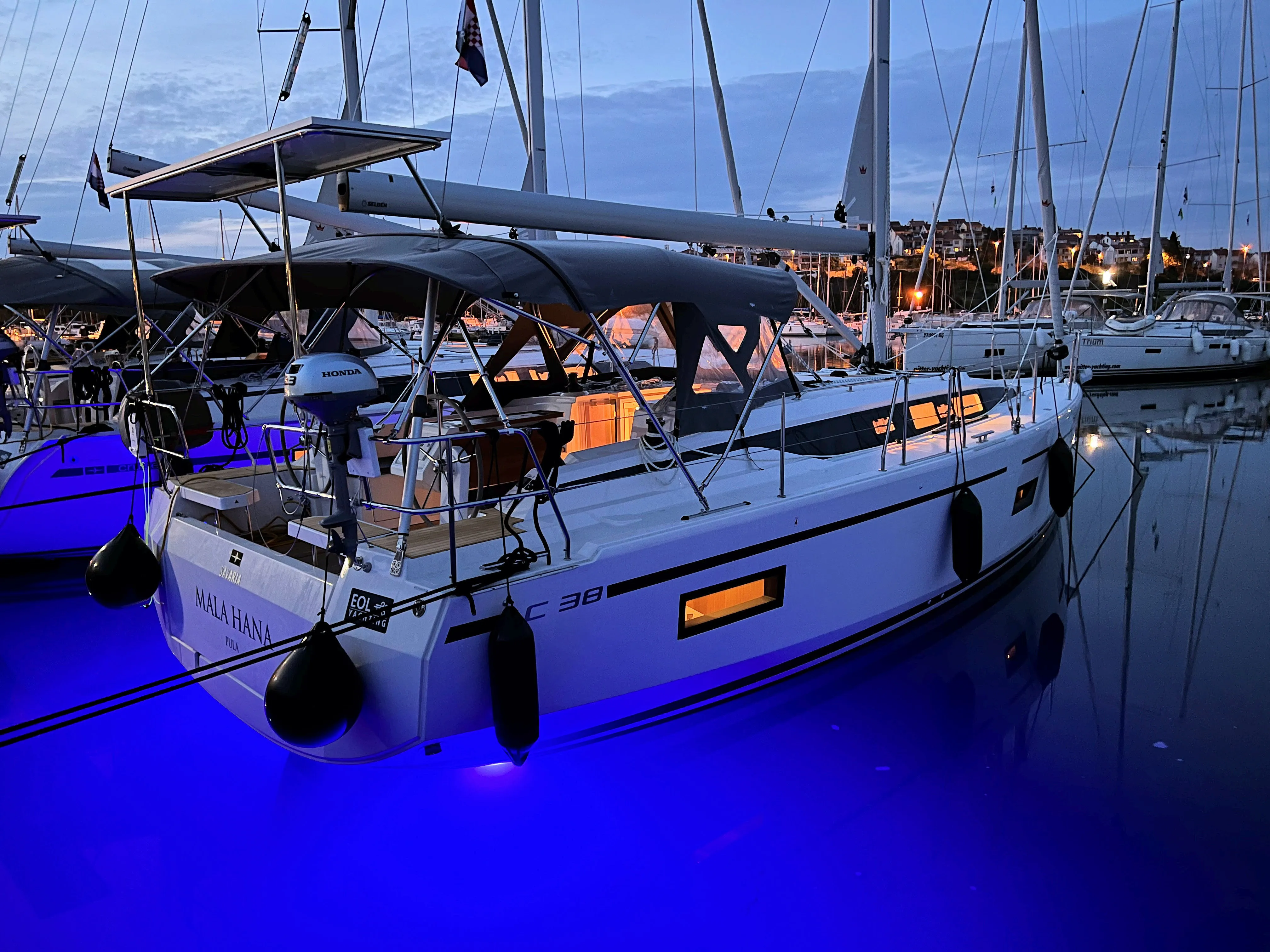 Bavaria C38 Mala Hana — фотография яхты 21