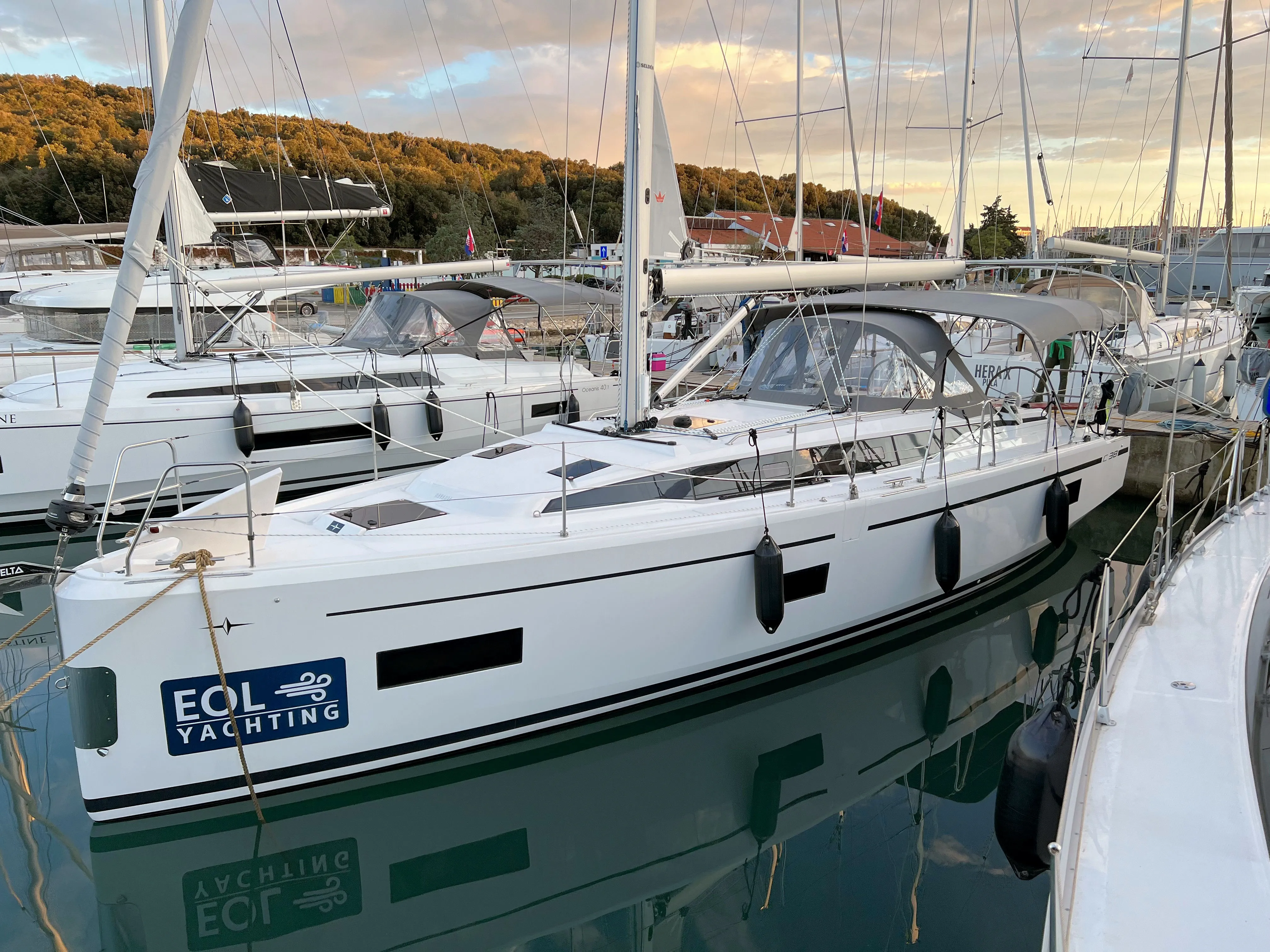 Bavaria C38 Mala Hana — фотография яхты 3