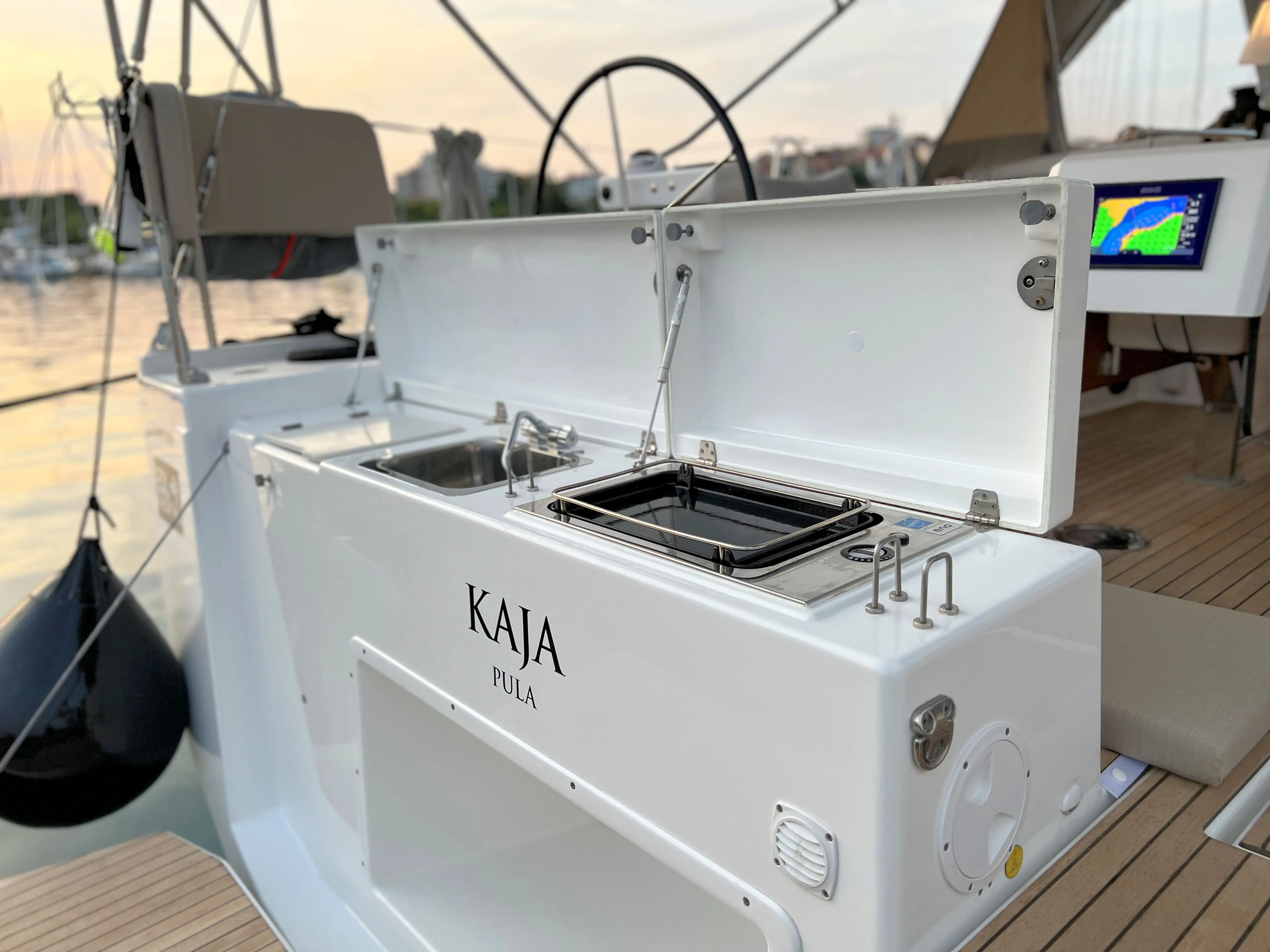 Dufour 430 Kaja — фотография яхты 32