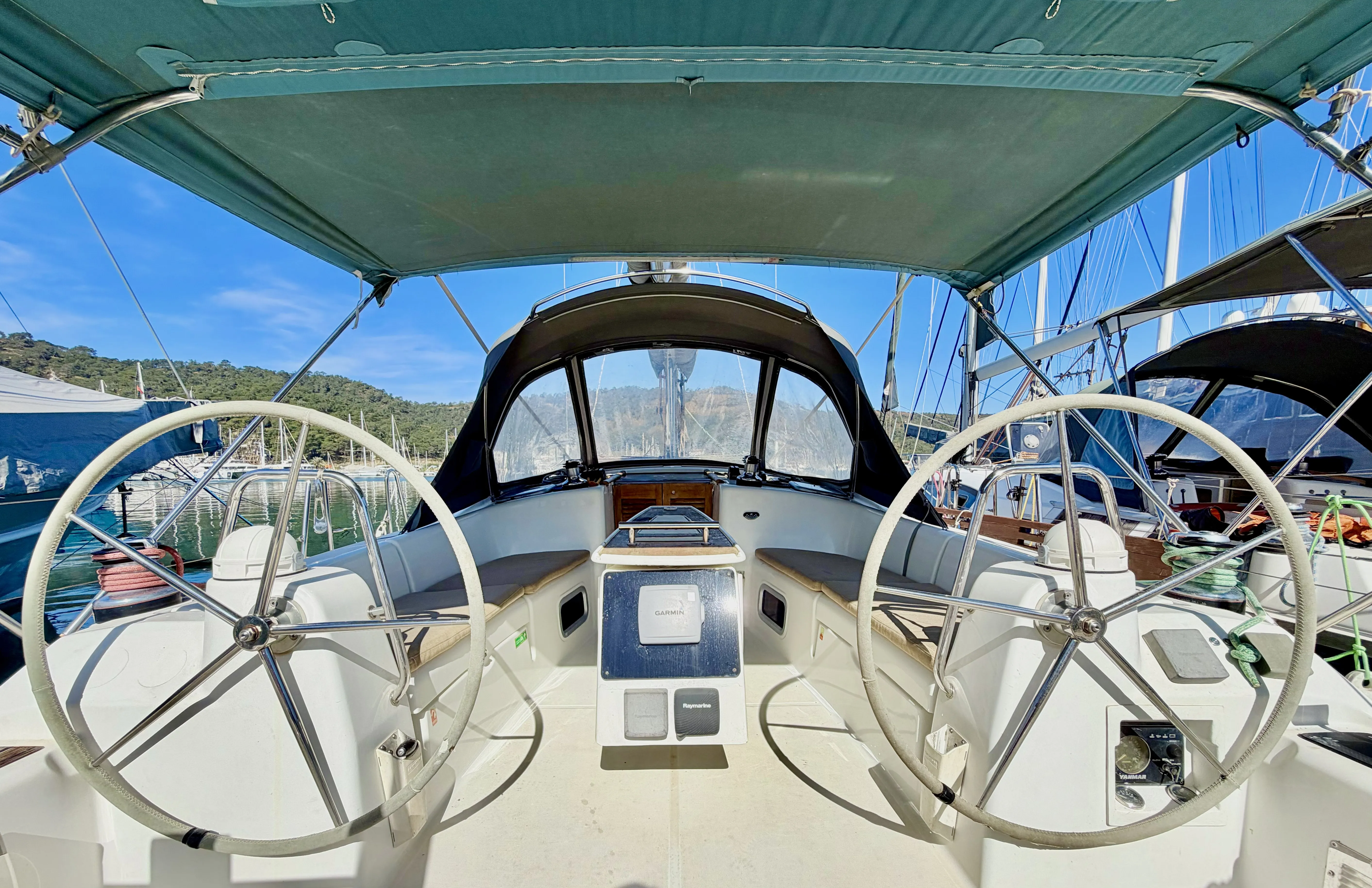 Oceanis 40 Classic — фотография яхты 17