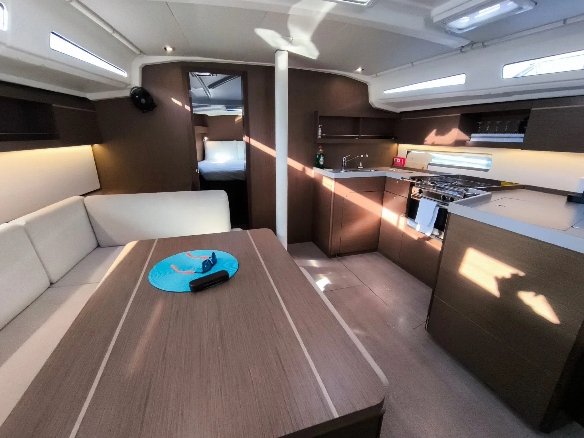 Oceanis 40.1 Avra — фотография яхты 11
