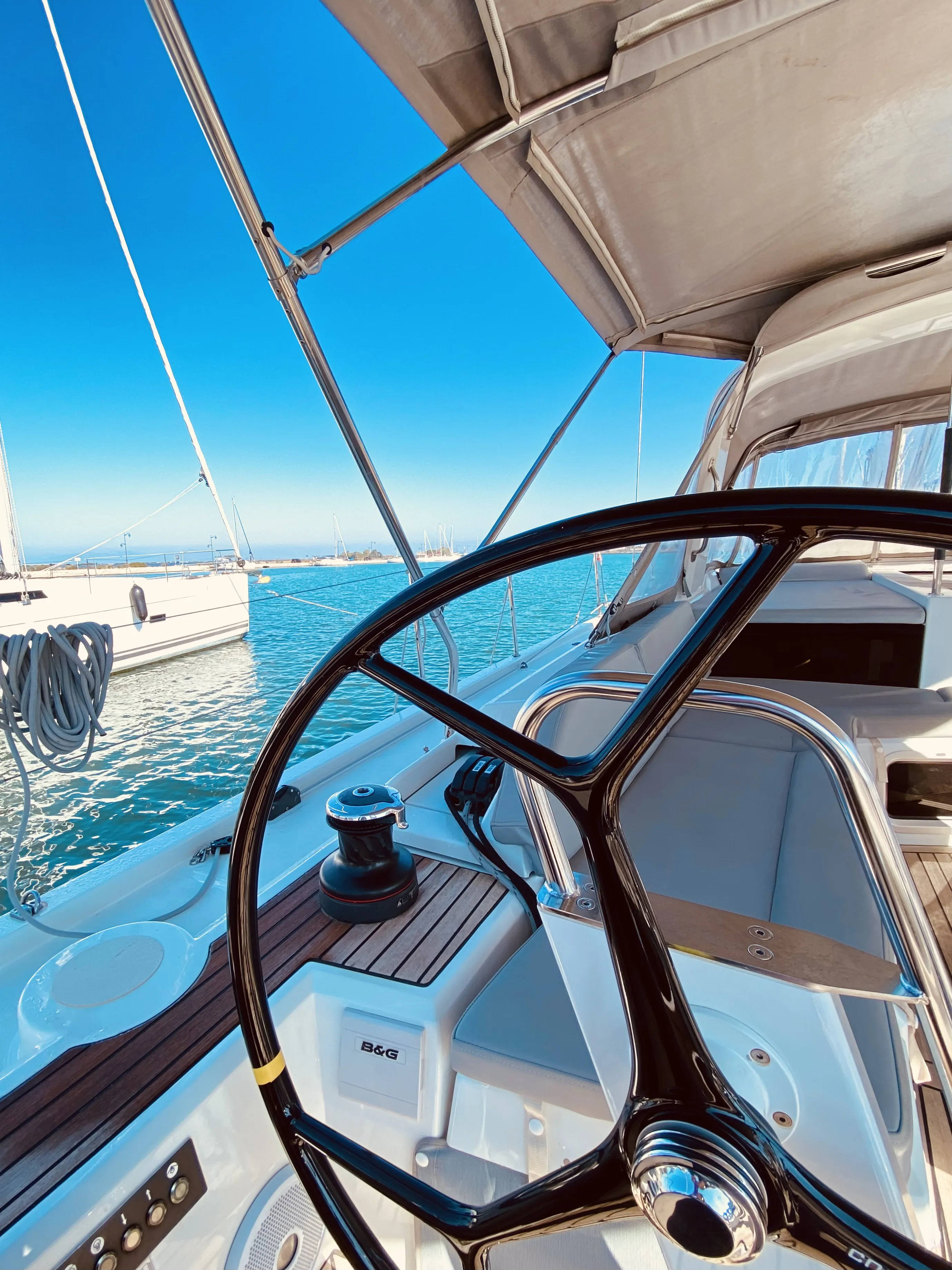 Oceanis 51.1 Vixen (Pax 12) — Yachtfoto 2