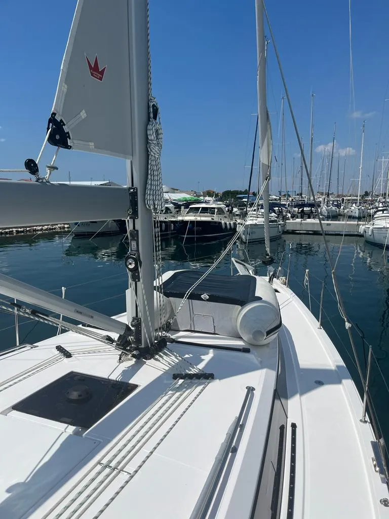 Bavaria C42 KIRKA — фотография яхты 12