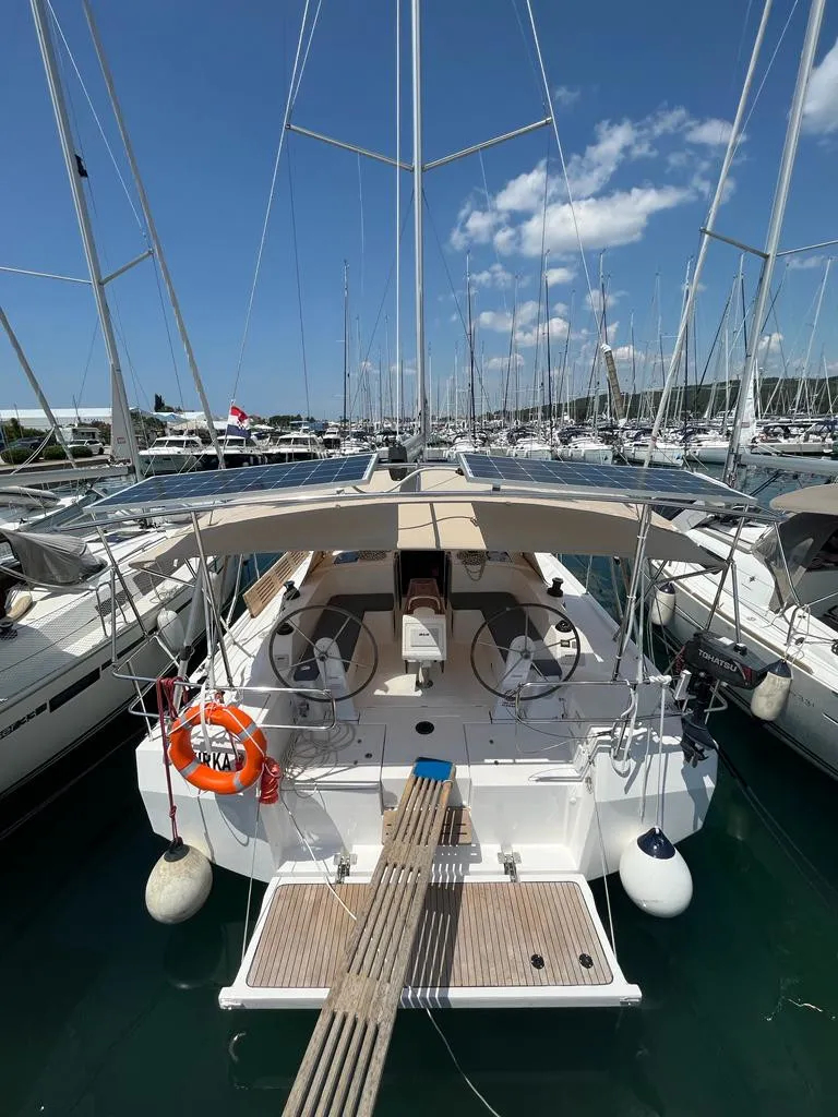 Bavaria C42 KIRKA — фотография яхты 3