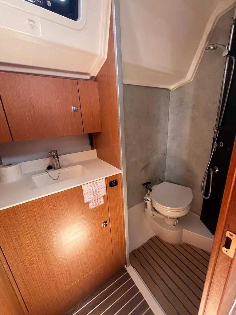 Bavaria C42 KIRKA — фотография яхты 4
