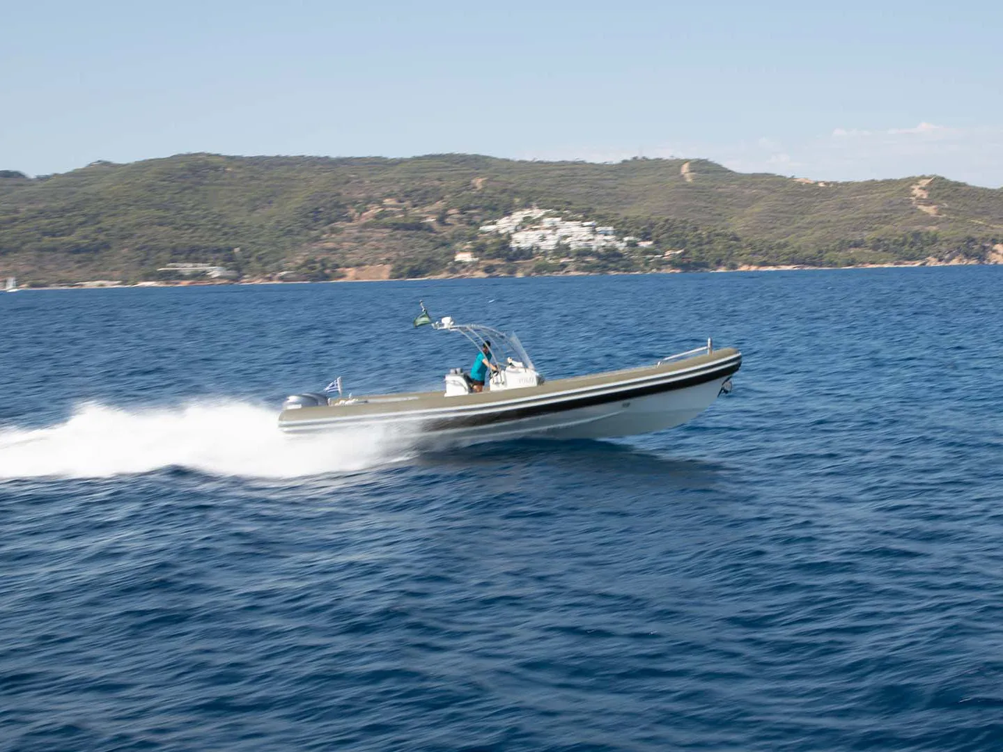 Motorboat YOLO — yacht photo 9
